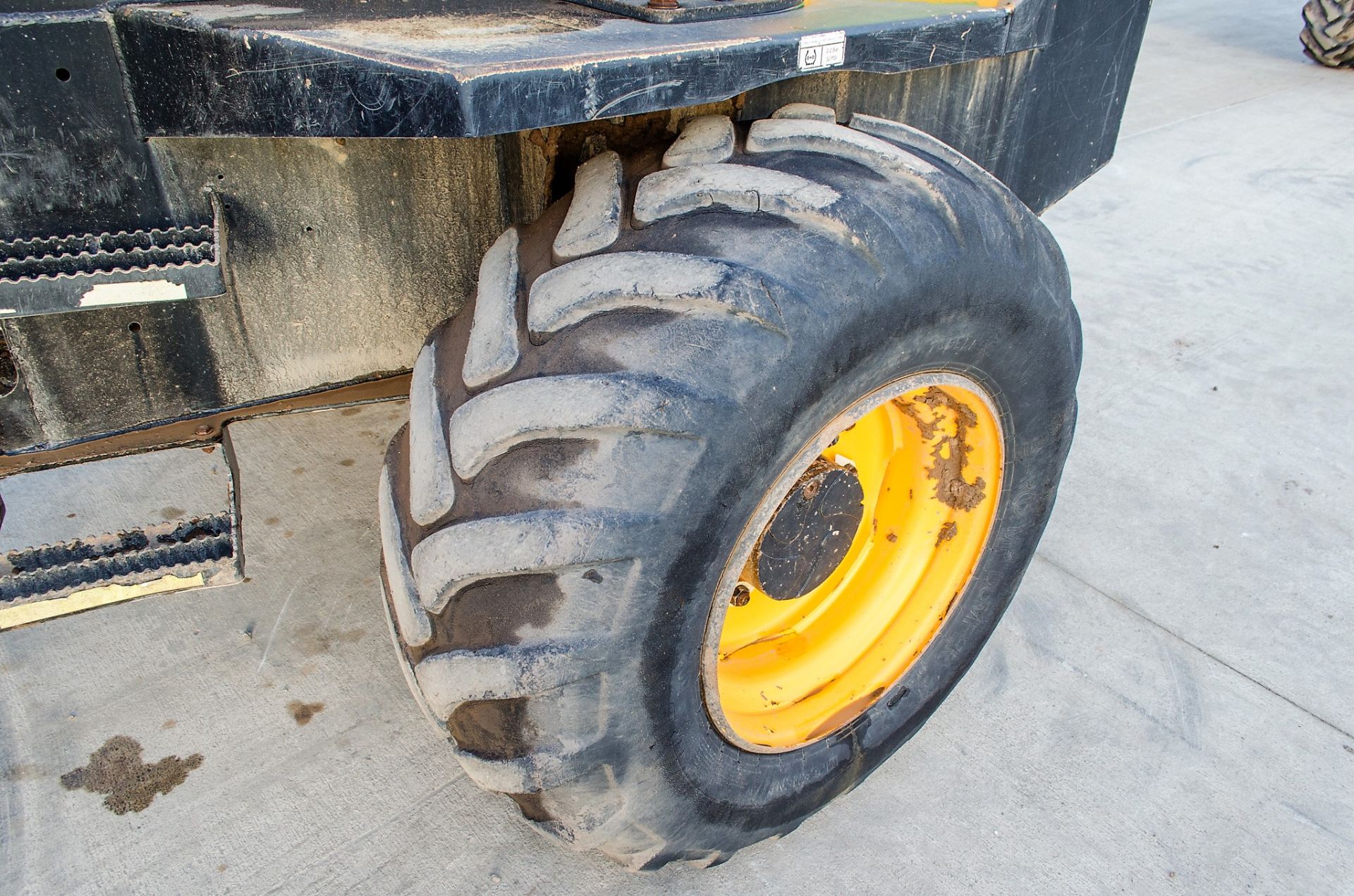 JCB 9 tonne straight skip dumper Year: 2015 S/N: EFFRM7587 Recorded Hours: 1568 c/w V5C registration - Image 13 of 21