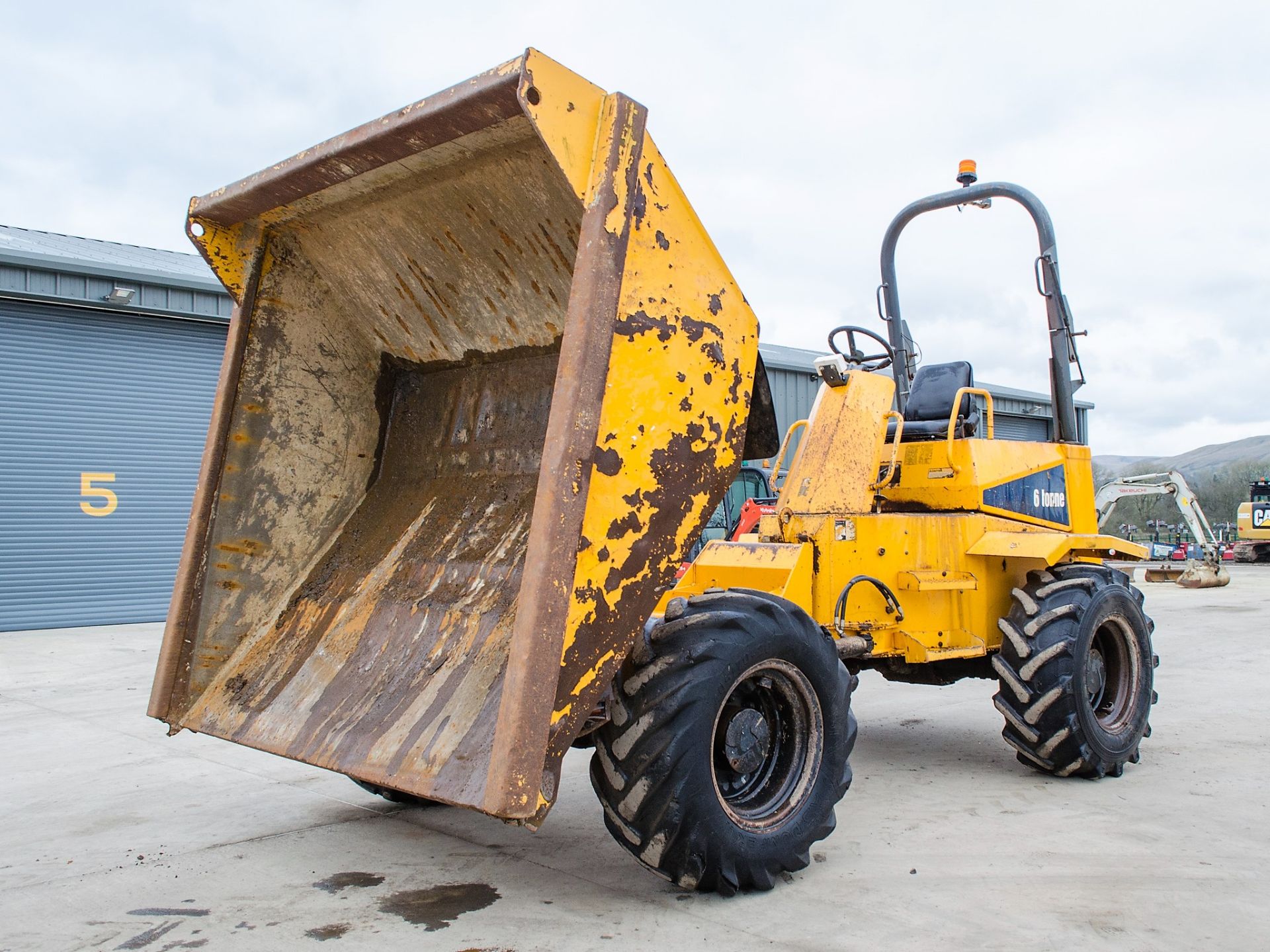 Thwaites 6 tonne straight skip dumper Year: 2010 S/N: 1007B6372 Recorded Hours: 3782 2204 - Image 9 of 20