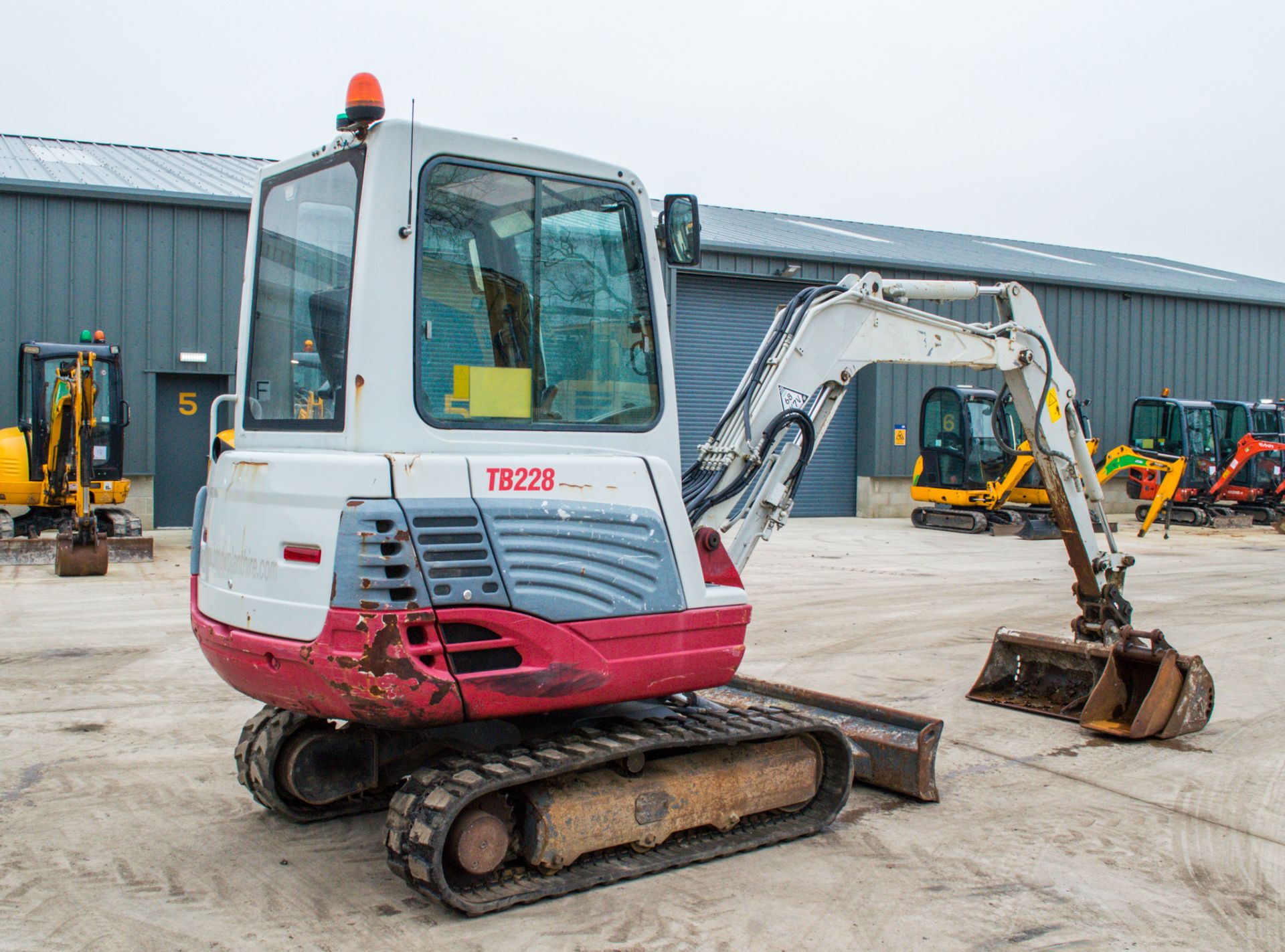 Takeuchi TB228 2.8 tonne rubber tracked excavator Year: 2015 S/N: 122804230 Recorded Hours: 3036 - Image 3 of 17