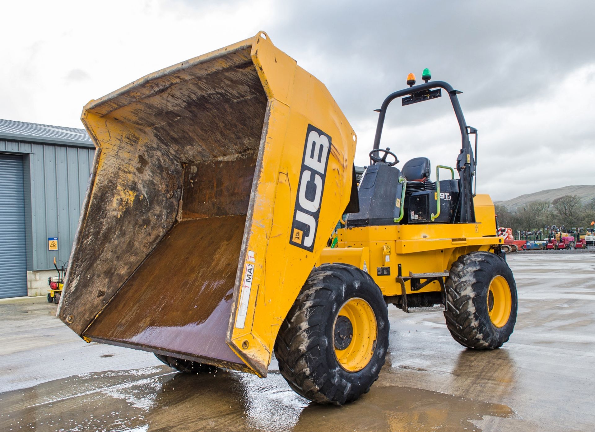 JCB 9 tonne straight skip dumper  Year: 2018 S/N: 2561910 Recorded Hours: 1438 - Image 9 of 20