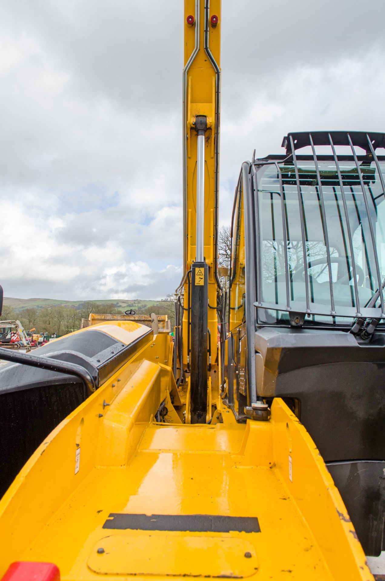 JCB 535-125 12.5 metre telescopic handler  Year: 2018  S/N: 2729598 Recorded Hours: 3799 - Image 12 of 22