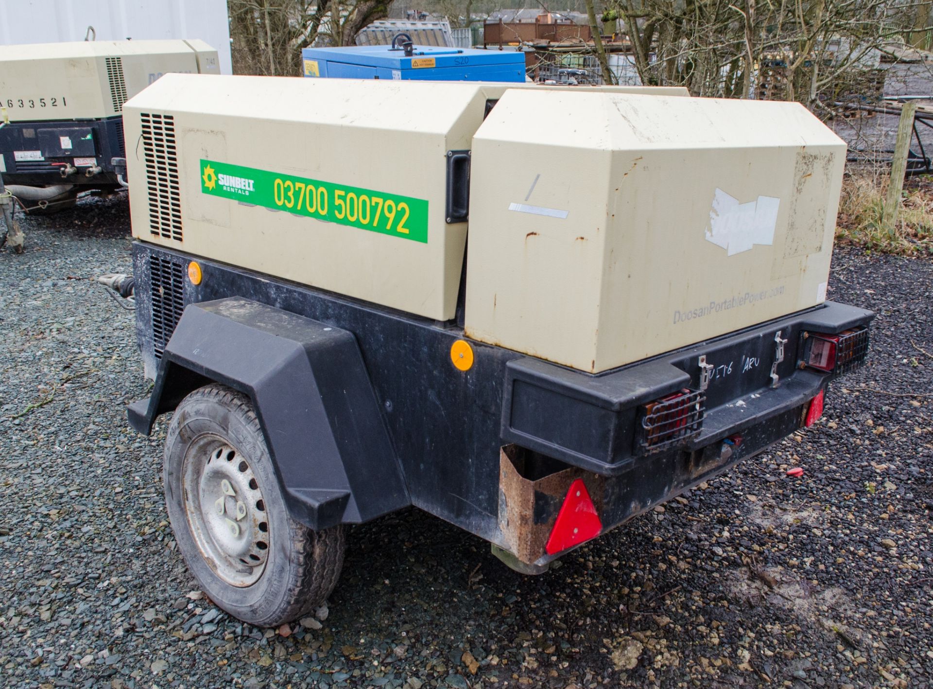 Doosan 741 diesel driven fast tow mobile air compressor Year: 2014 S/N: 432570 Recorded Hours: - Image 2 of 6