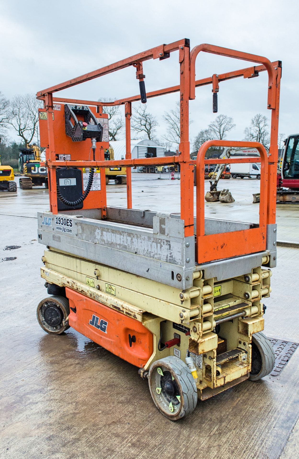 JLG 1930ES battery electric scissor lift Year: 2013 S/N: 13320 Recorded Hours: 247 A617178 - Image 2 of 8