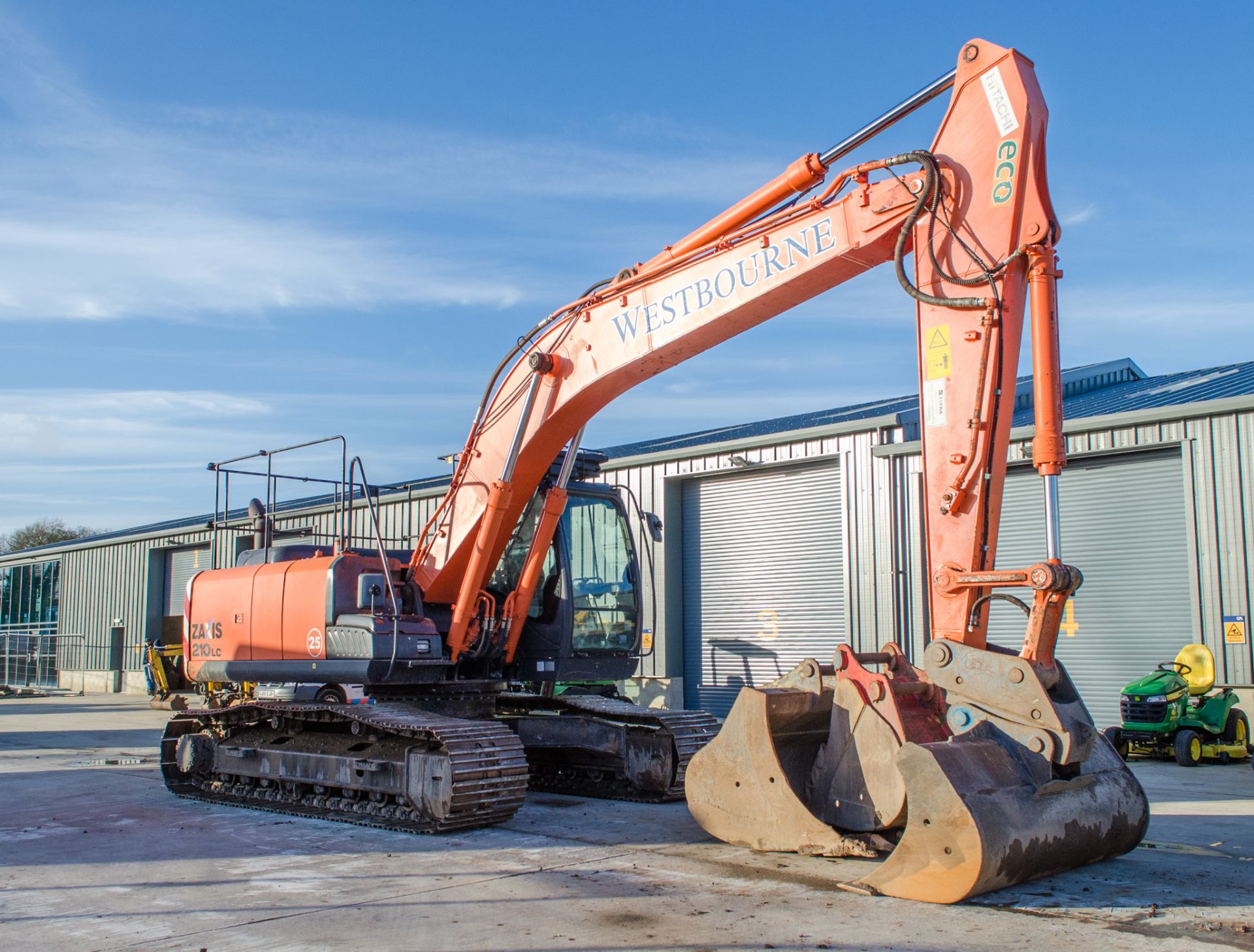 Hitachi ZX 210 LC-5 21 tonne steel tracked excavator Year: 2014 S/N: 300986 Recorded hours: Air con, - Image 2 of 24