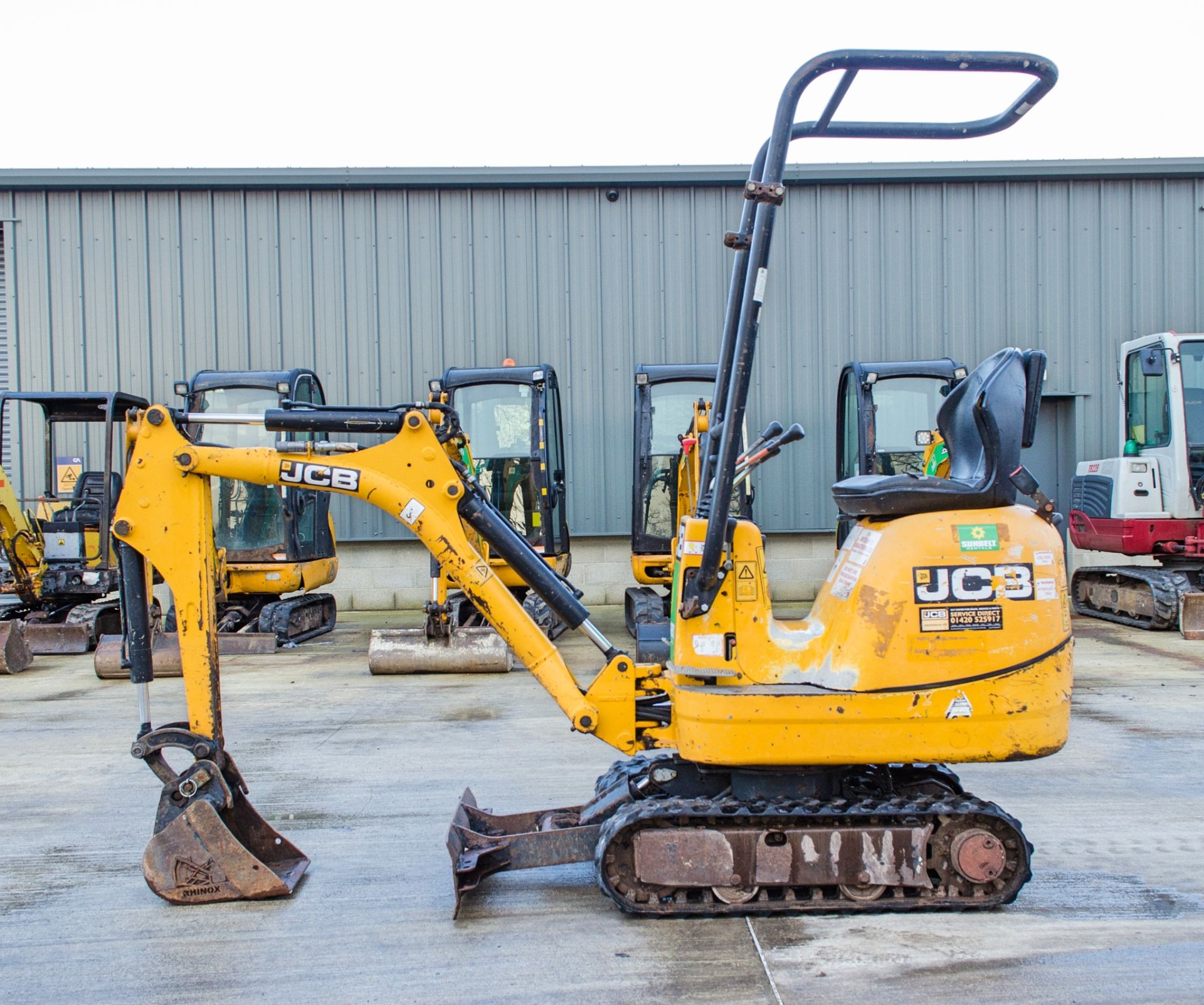 JCB 8008 0.8 tonne rubber tracked micro excavator Year: 2015 S/N: 241691 Recorded Hours: 747 - Image 7 of 20