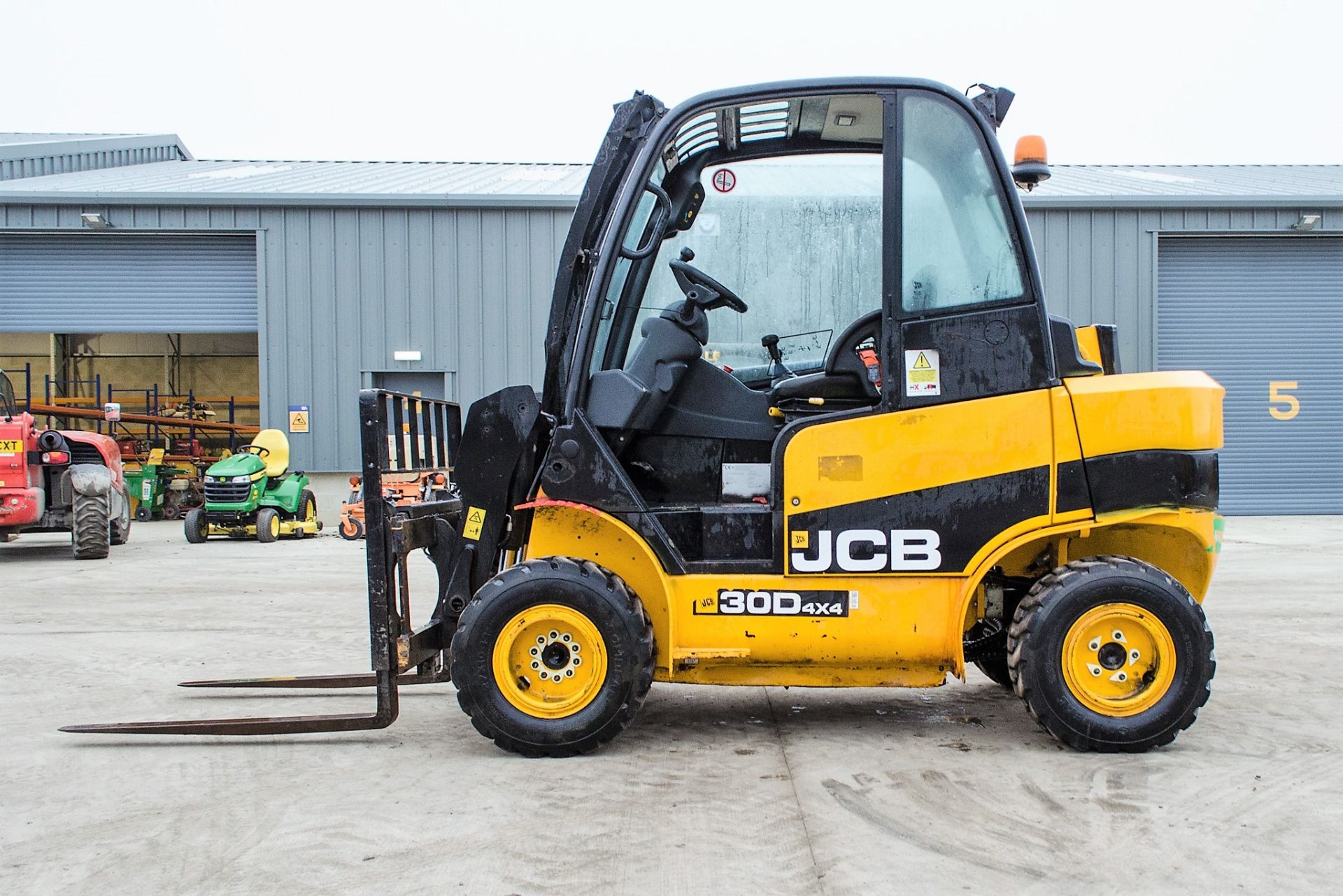 JCB Teletruk 30D 4x4 telescopic fork lift truck Year: 2013 S/N: 1541935 Recorded Hours: 1127 A623434 - Image 7 of 24
