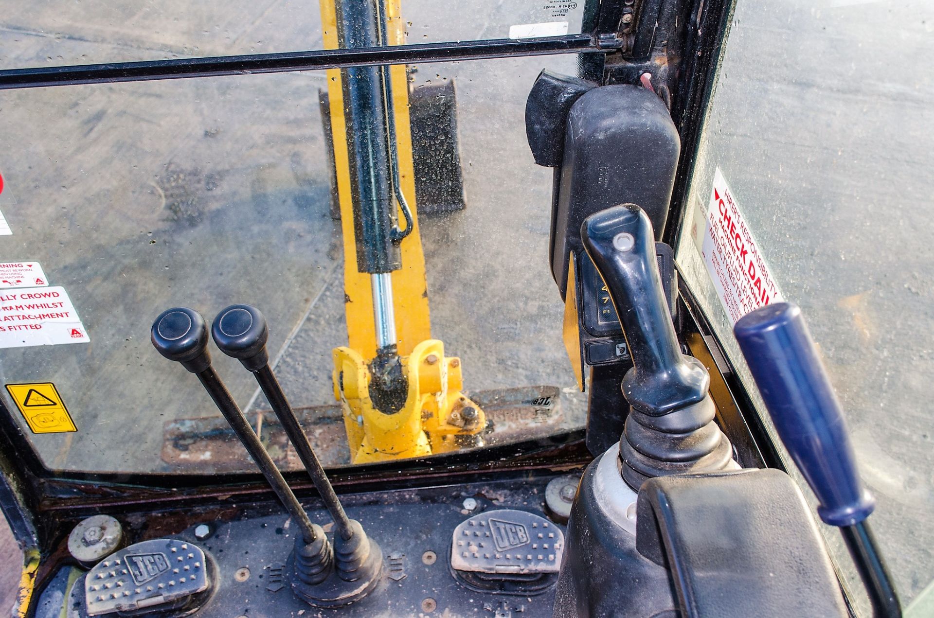 JCB 8016 1.5 tonne rubber tracked mini excavator Year: 2014 S/N: 2071571 Recorded Hours: 2133 blade, - Image 19 of 21