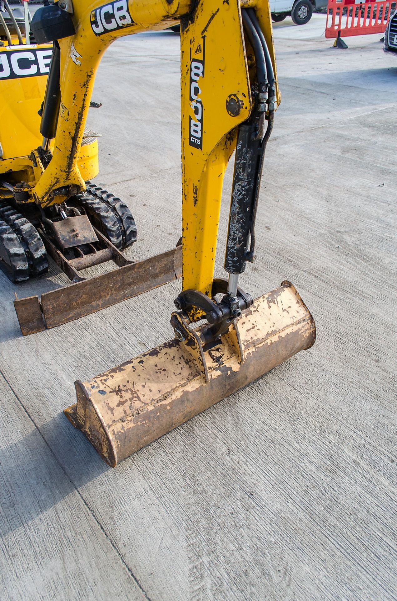 JCB 8008 CTS 0.8 tonne rubber tracked micro excavator Year: 2014 S/N: 2410547 Recorded Hours: 1625 - Image 13 of 20