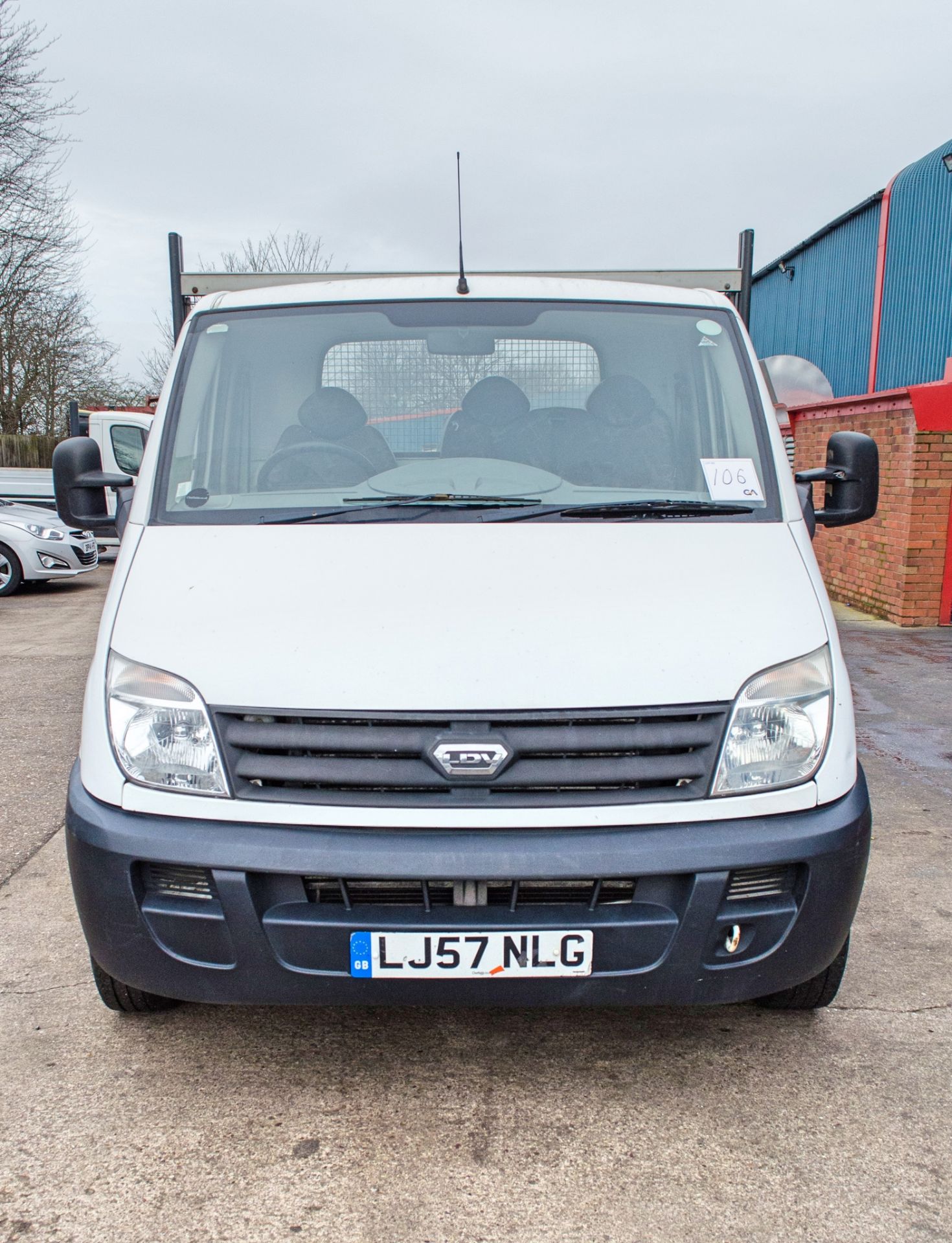 LDV Maxus 3.5T 95 2.5 diesel LWB dropside flat bed Reg. No: LJ57 NLG Date of Reg: 18/01/2008 - Image 5 of 26