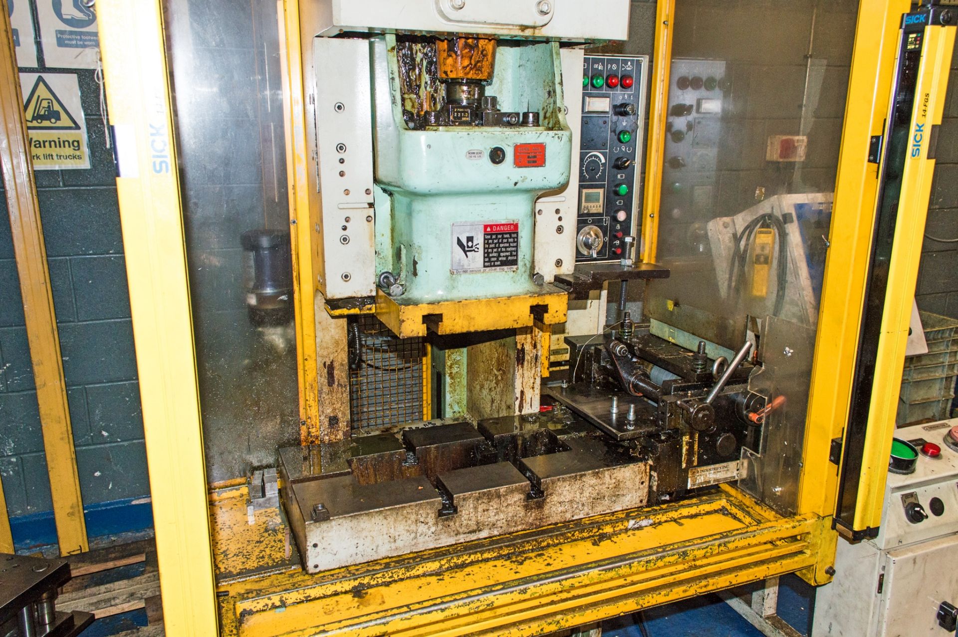 Seyi SN1-25 C frame 25 tonne mechanical power press Year of manufacture: 2000 S/N: EW25-576 c/w - Image 2 of 8