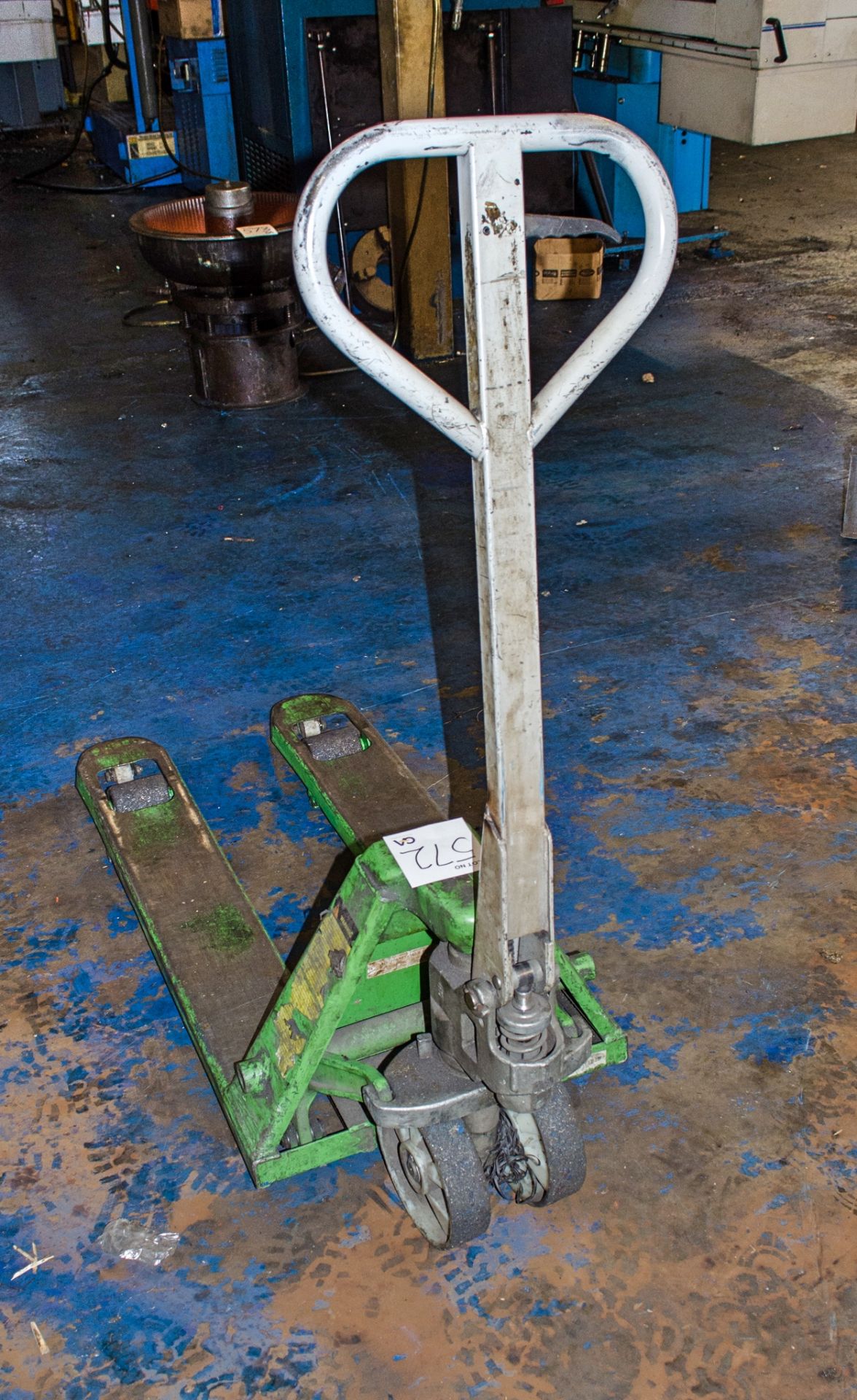 Hand hydraulic pallet truck - Image 2 of 2