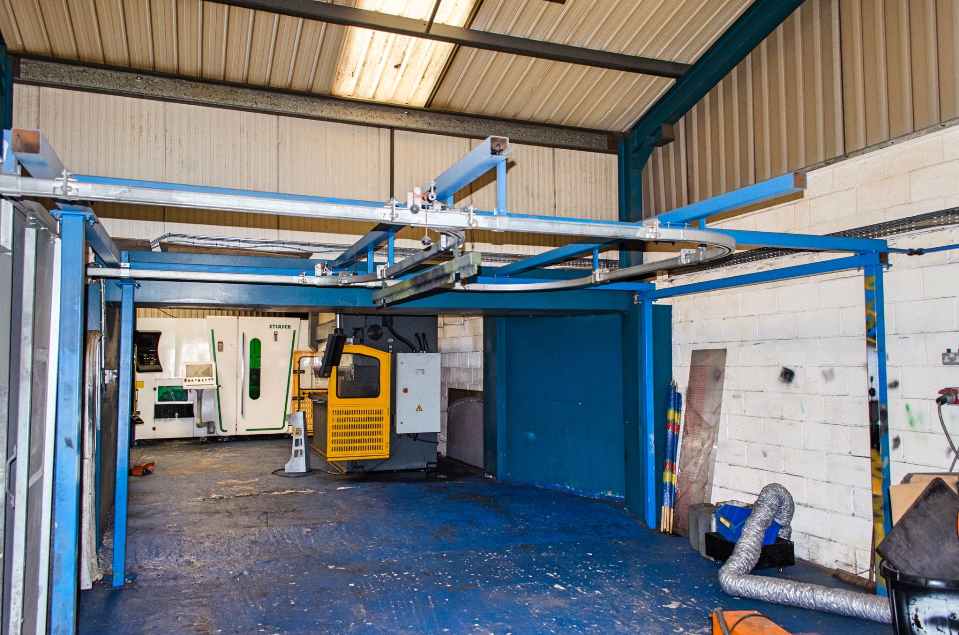 Throughfeed powder coating line comprising: Throughfeed paint spray booth approx. 16ft long by 14 ft - Image 2 of 12