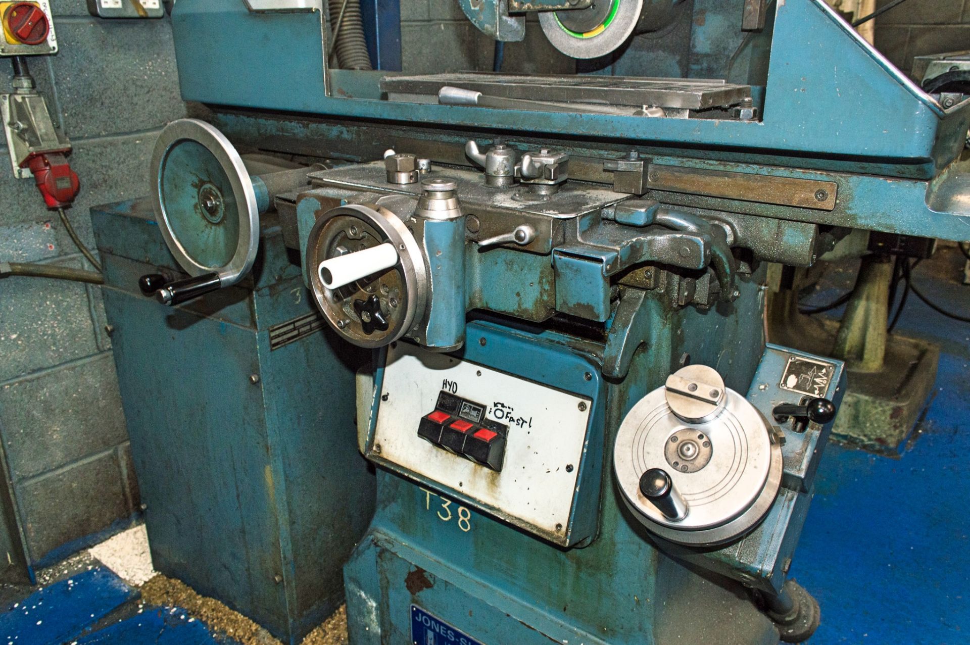 Jones and Shipman 540P surface grinder S/N: B075174 c/w magnetic chuck 460mm x 155mm - Image 3 of 4