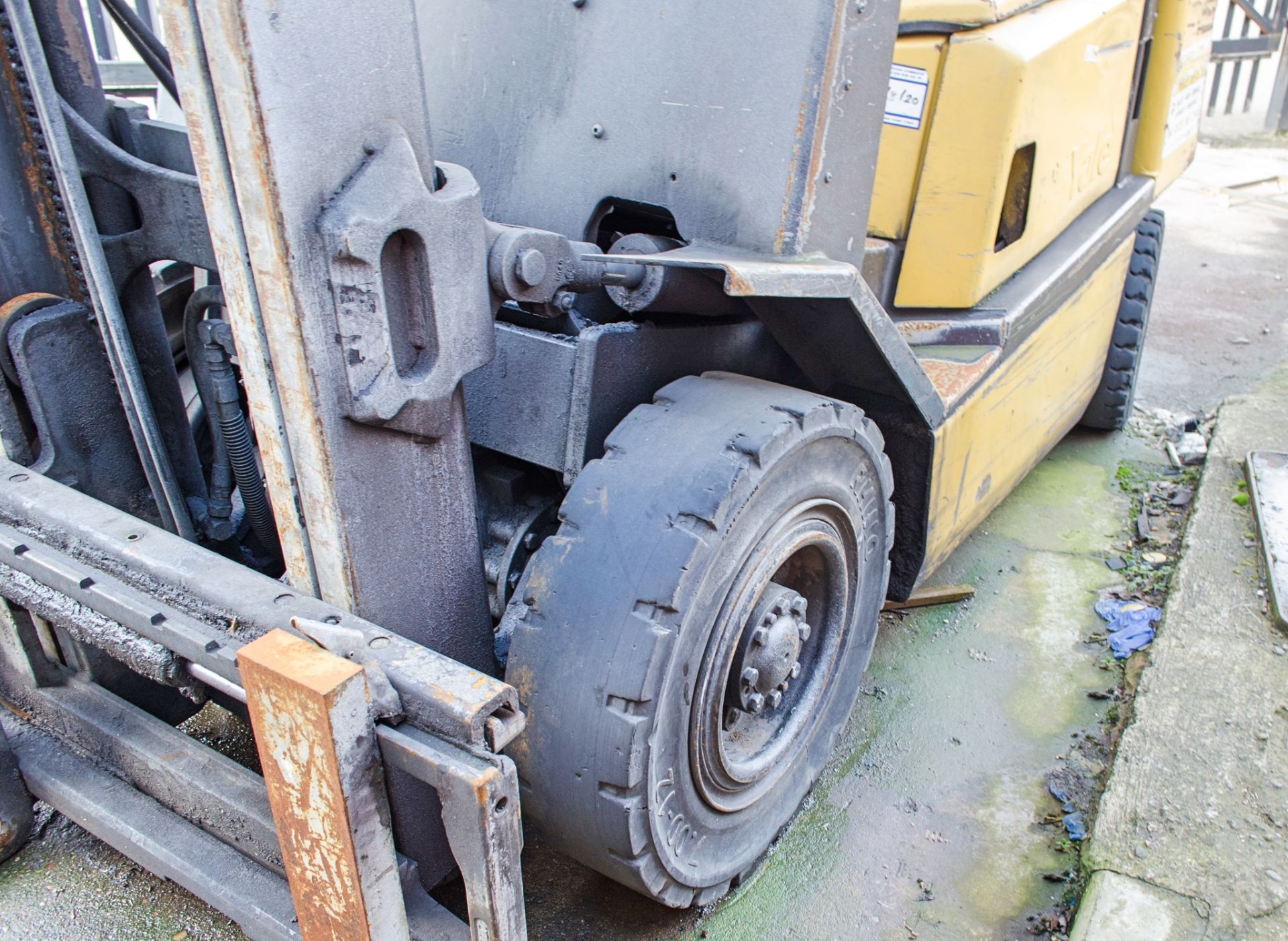 Yale GDP 25 TF 2.5 tonne diesel driven forklift truck S/N: E177B104 63T ** Suspected starter motor - Image 7 of 15