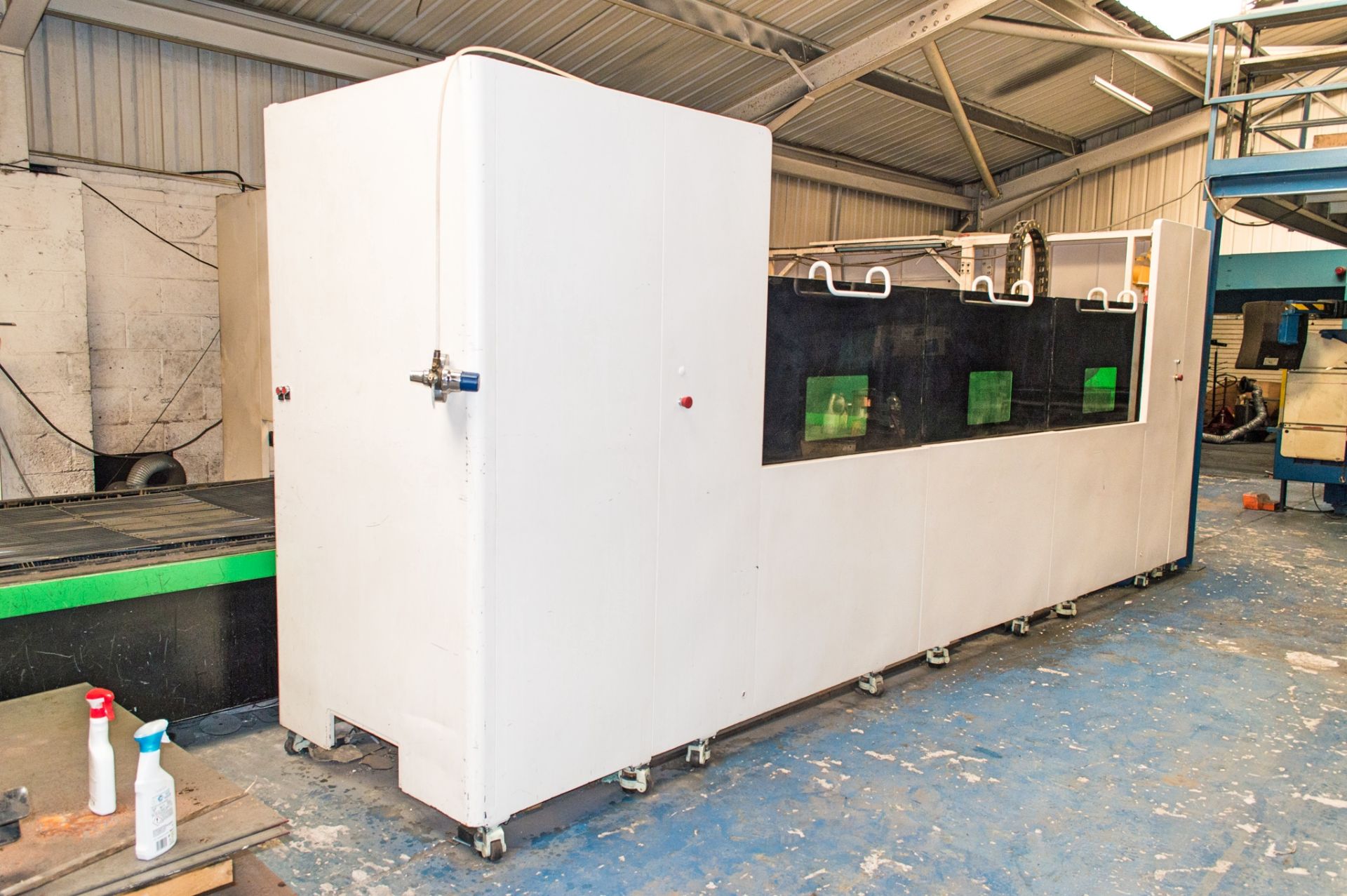 XTC-1530E/T3 CNC fibre laser cutting machine c/w controls - Image 2 of 11