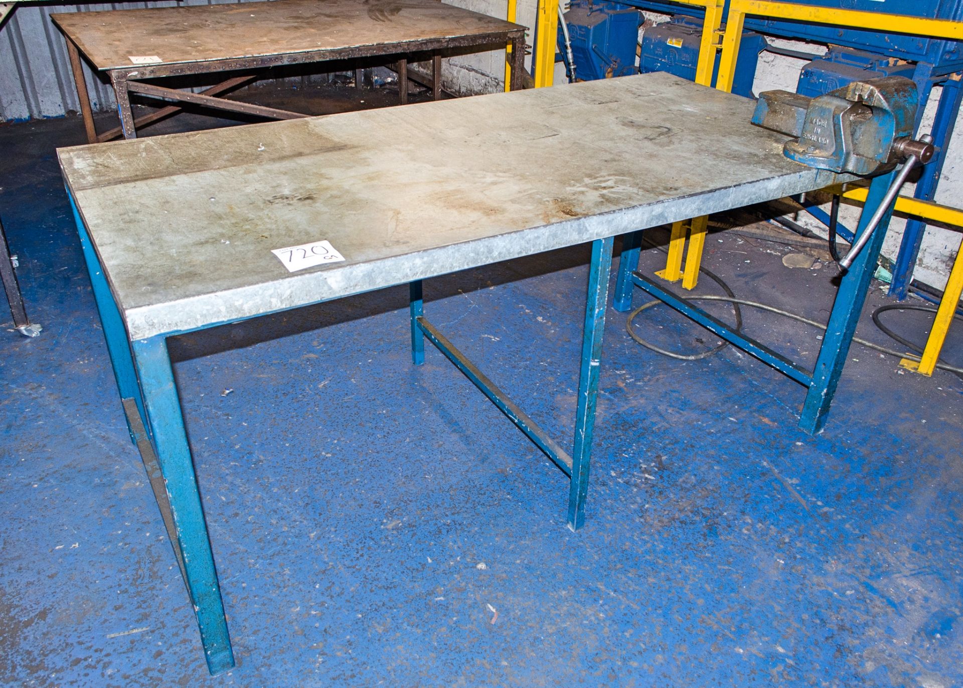 Steel work bench c/w Record No. 5 bench vice