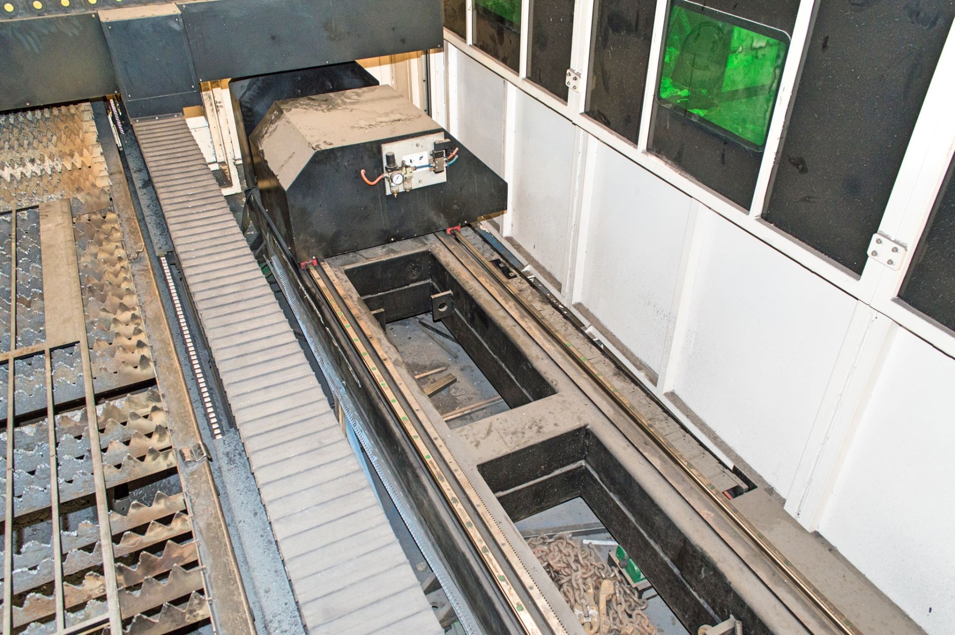 XTC-1530E/T3 CNC fibre laser cutting machine c/w controls - Image 6 of 11