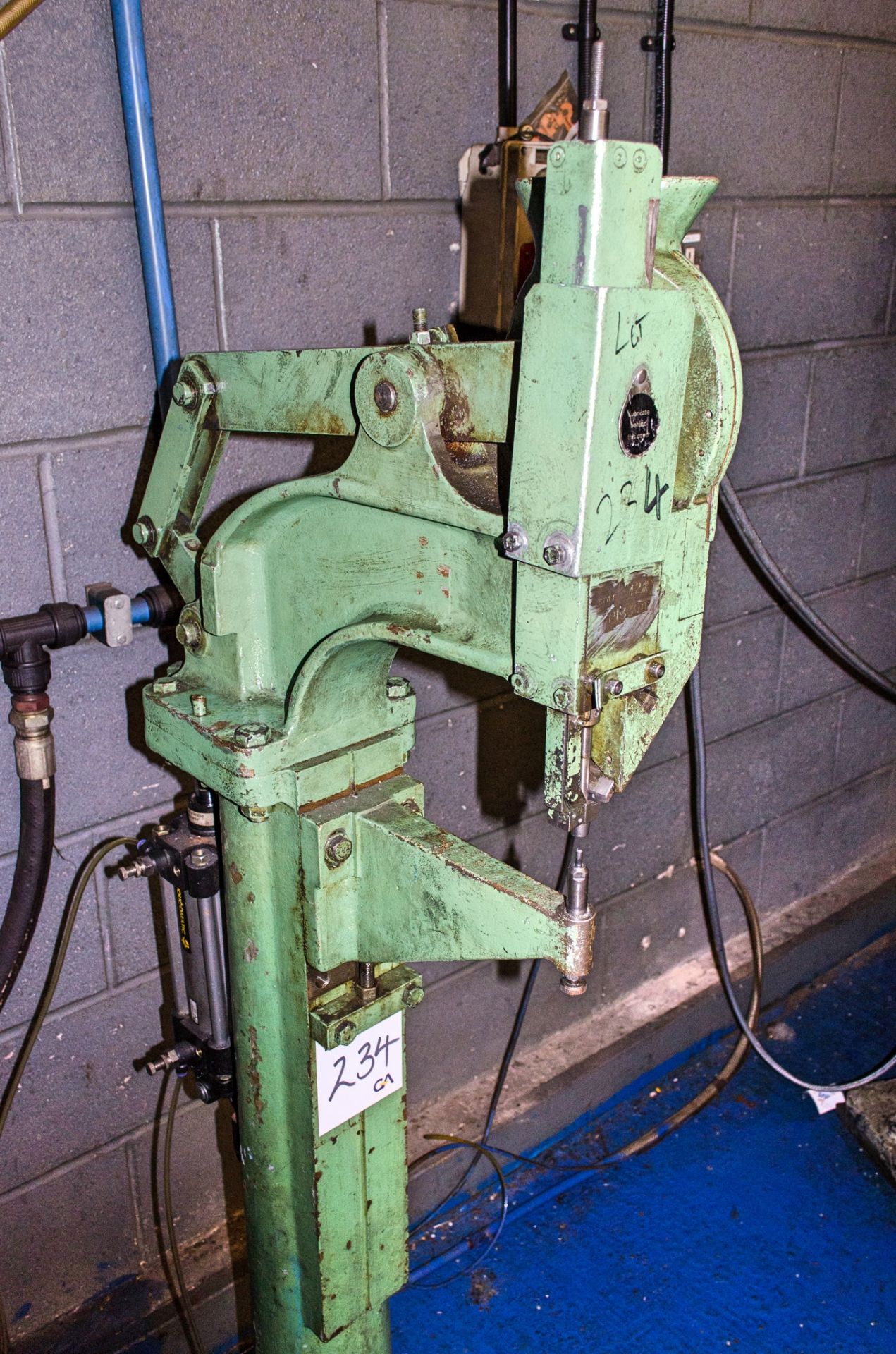 Pneumatic riveting machine - Image 2 of 2