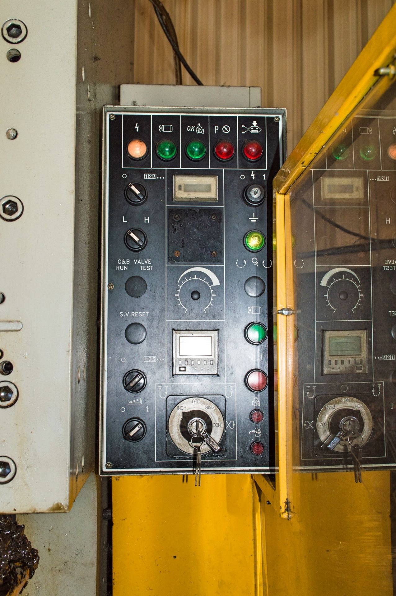 Seyi SN1-80 C frame 80 tonne mechanical power press Year of manufacture: 2000 S/N: EW80-813 c/w PA - Image 4 of 7