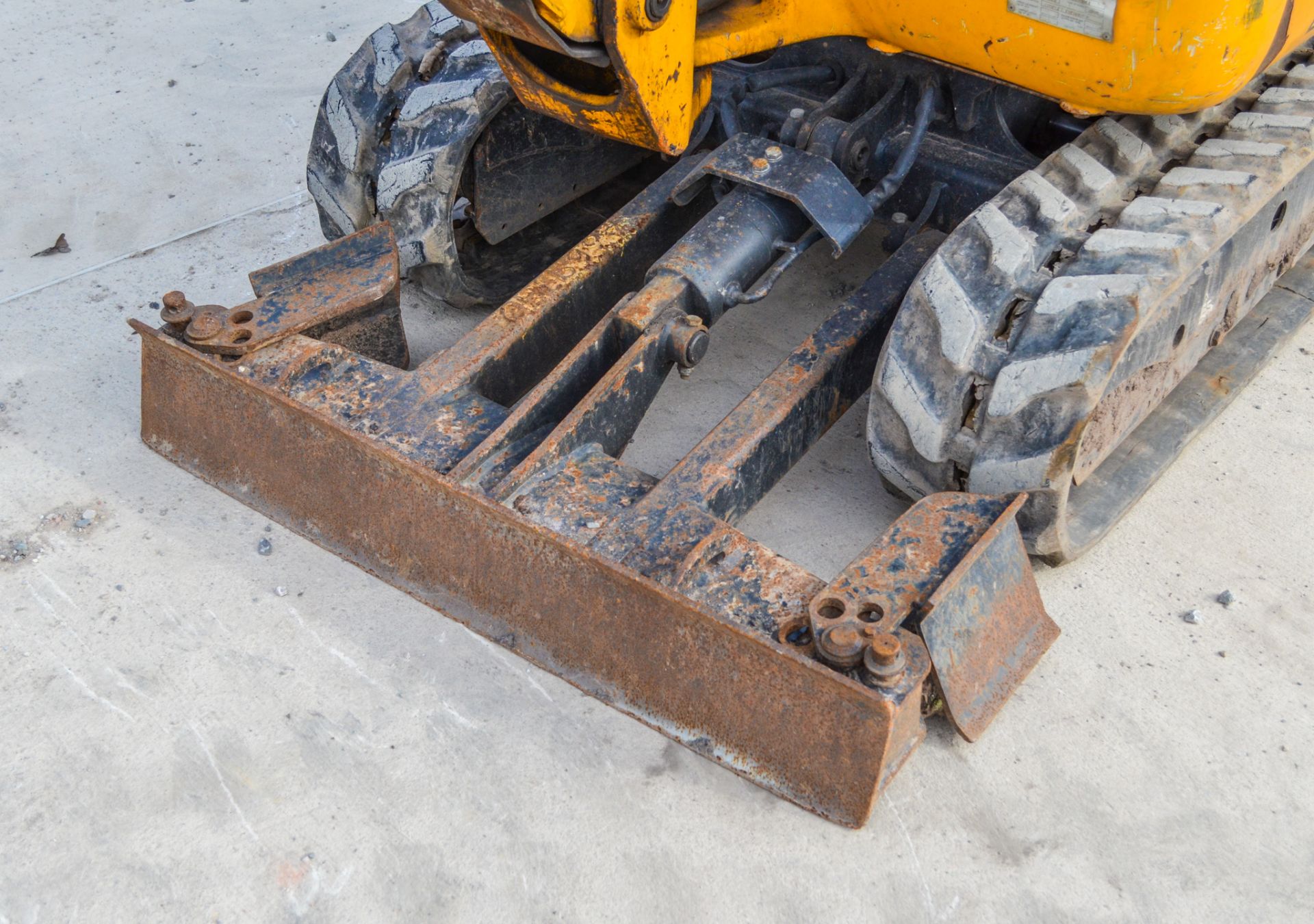 JCB 8018 1.8 tonne rubber tracked mini excavator Year: 2015 S/N: 2335061 Recorded hours: 710 - Image 12 of 19