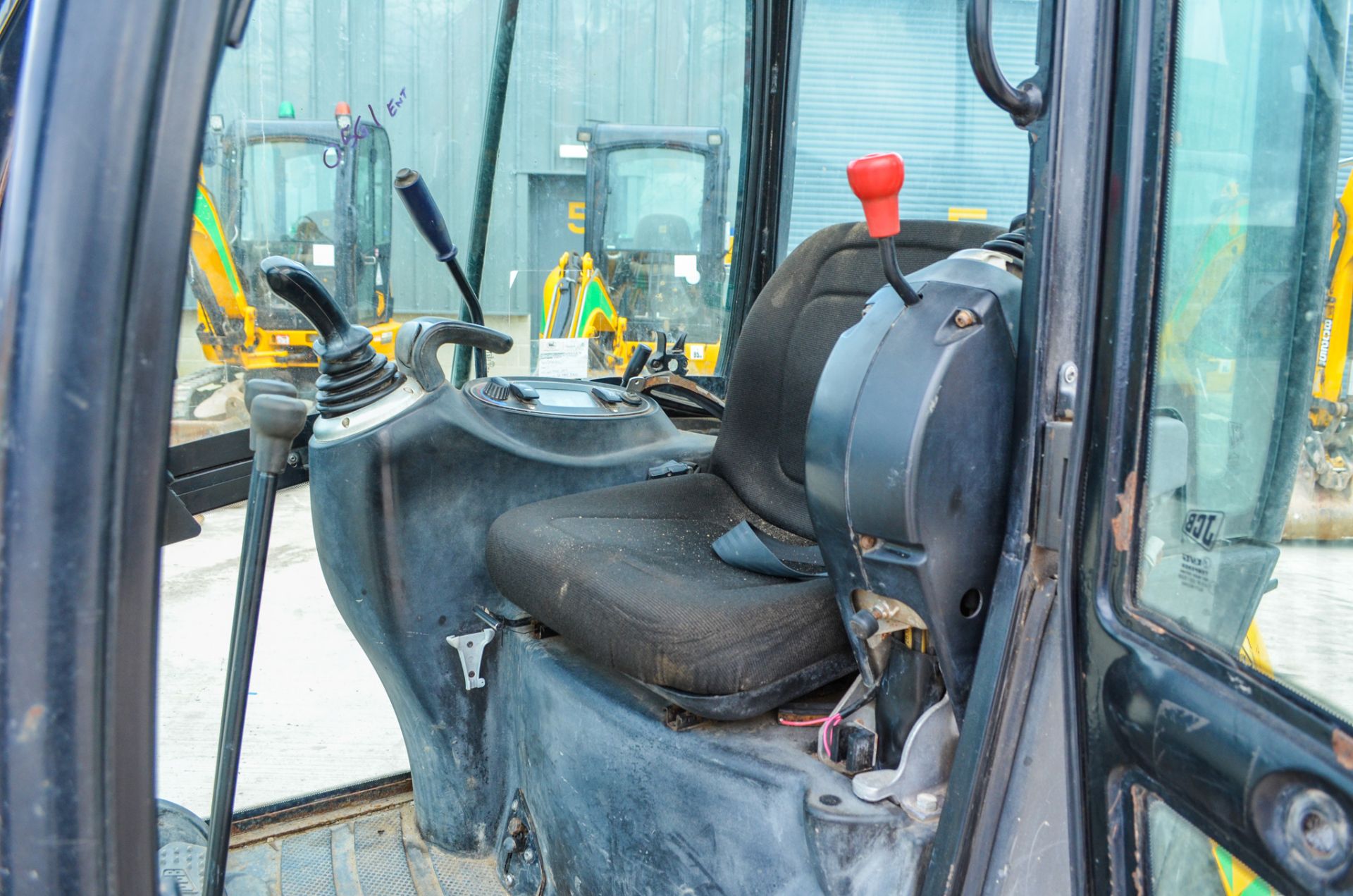 JCB 801.6 1.5 tonne rubber tracked mini excavator Year: 2014 S/N: 2071650 Recorded hours: 2150 - Image 18 of 19