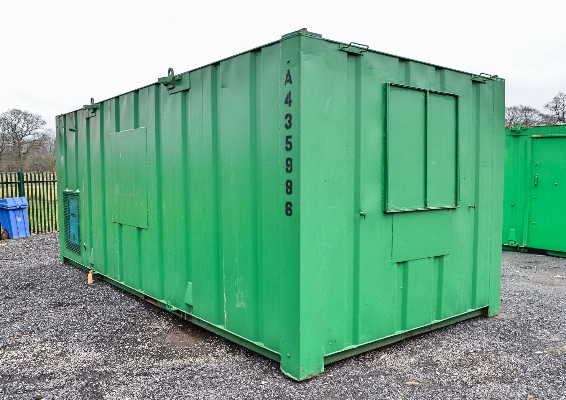 21 ft x 9 ft steel anti vandal welfare unit Comprising of: canteen area, toilet & generator room c/w - Image 2 of 11