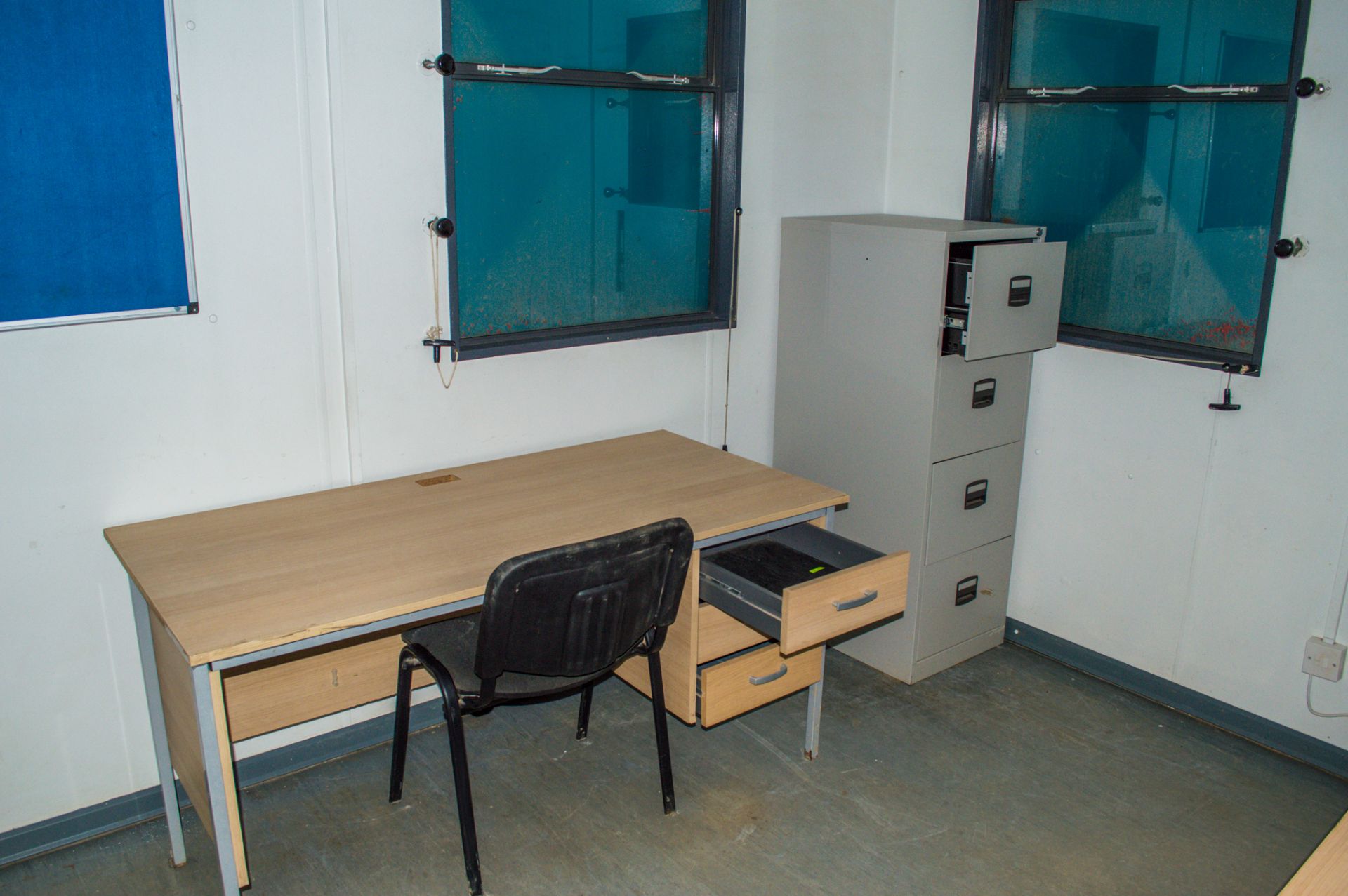 32' by 10' jack leg anti vandal steel canteen/office unit  comprising canteen/kitchen area and - Image 10 of 11