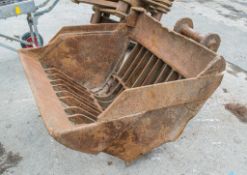 Riddle bucket to suit 13 tonne excavator  DB