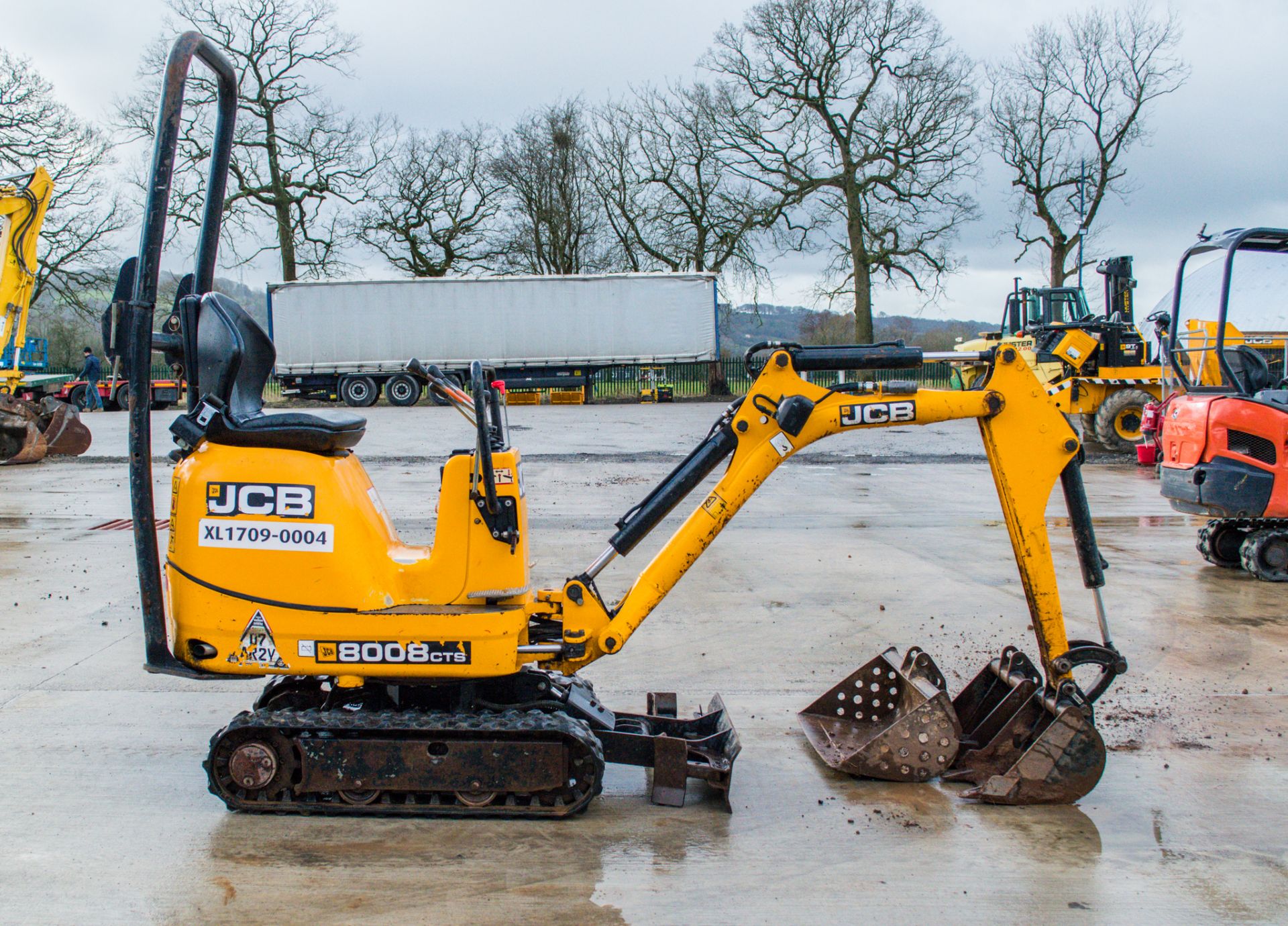 JCB 8008 CTS 0.8 tonne rubber tracked micro excavator Year: 2017 S/N: 1030471 Recorded Hours: 1057 - Image 7 of 18