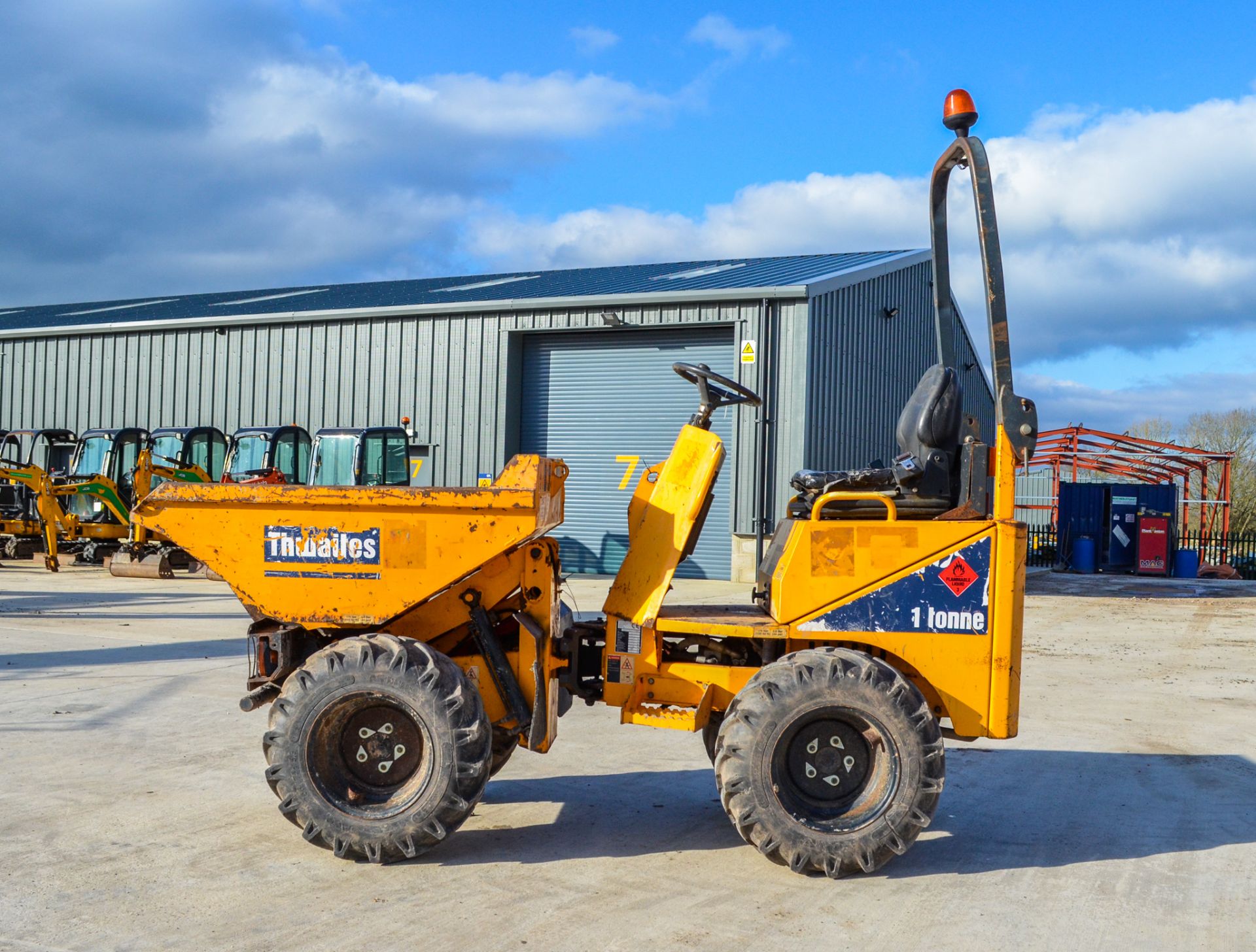 Thwaites 1 tonne high tip dumper S/N: Recorded hours: 1464 A602301 - Image 7 of 18