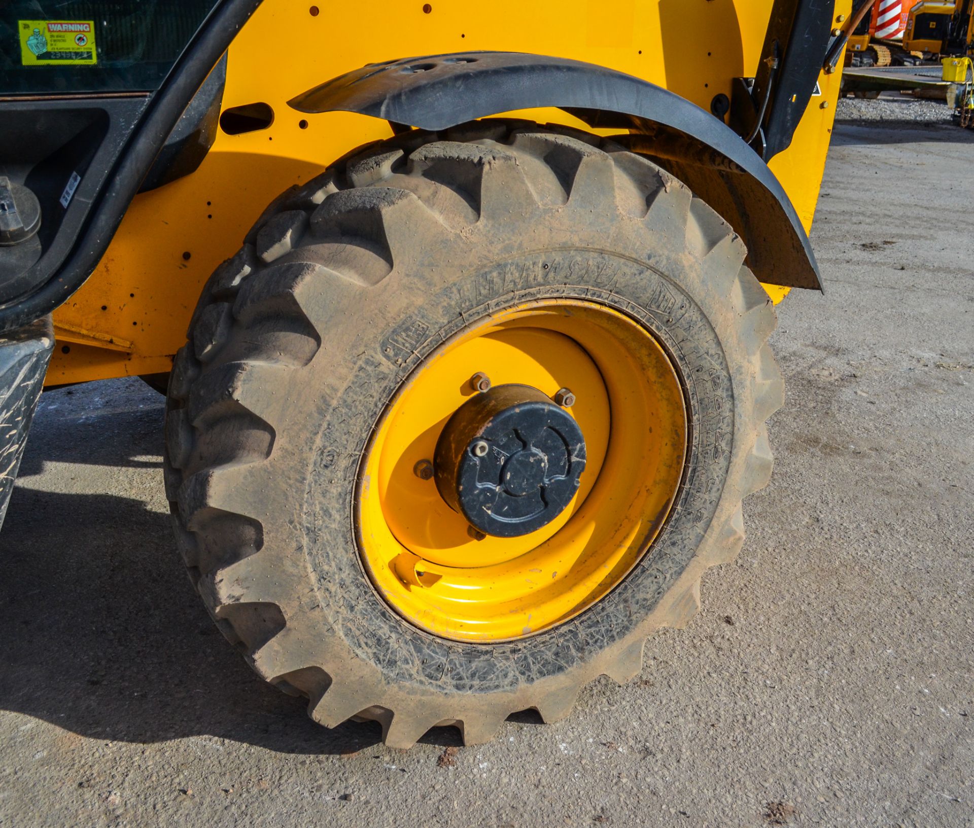 JCB 535-125 Hi-Viz 12.5 metre telescopic handler Year: 2014 S/N: 343679 Recorded hours: 5276 c/w - Image 11 of 24