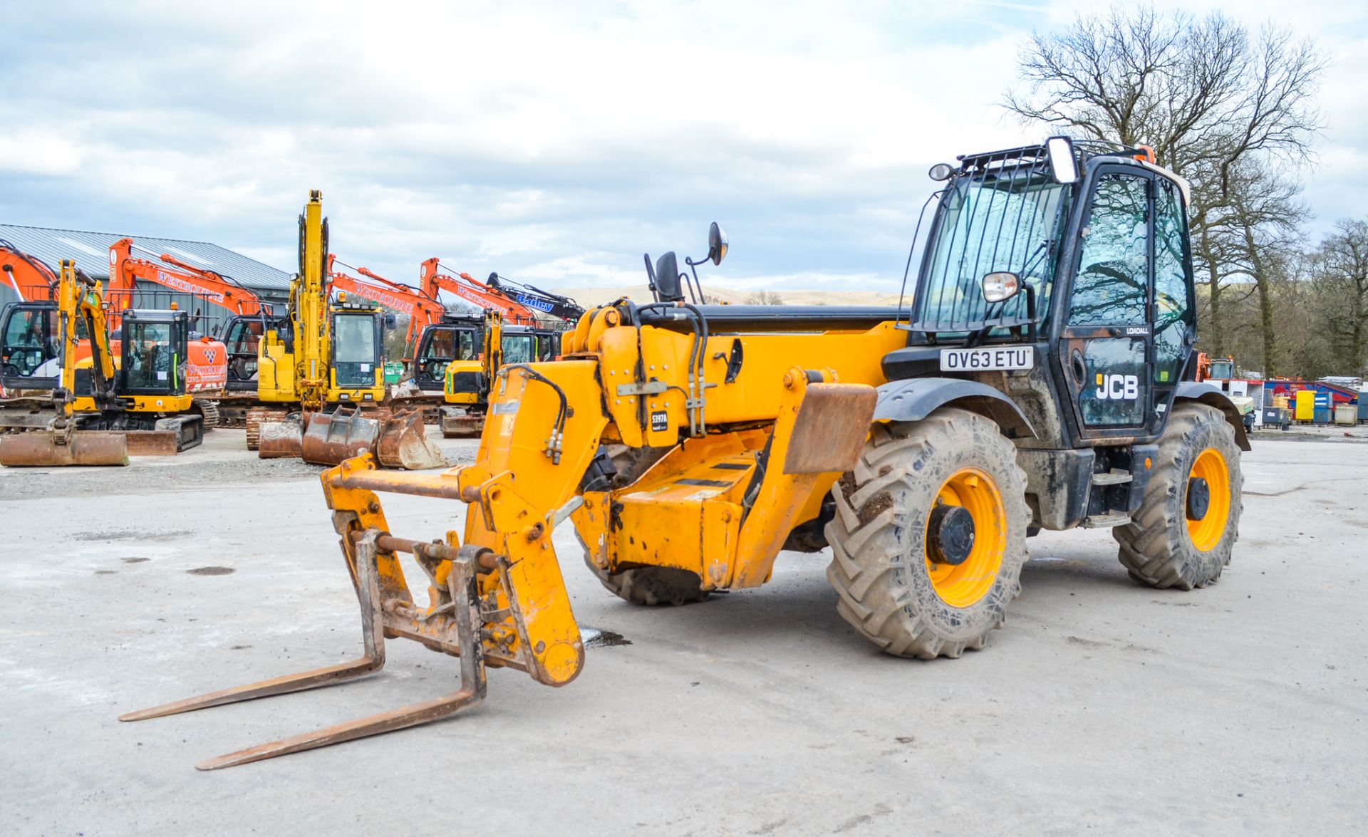 JCB 535-140 14 metre telescopic handler Year: 2013 S/N: 2178632 Recorded hours: 6521 c/w air