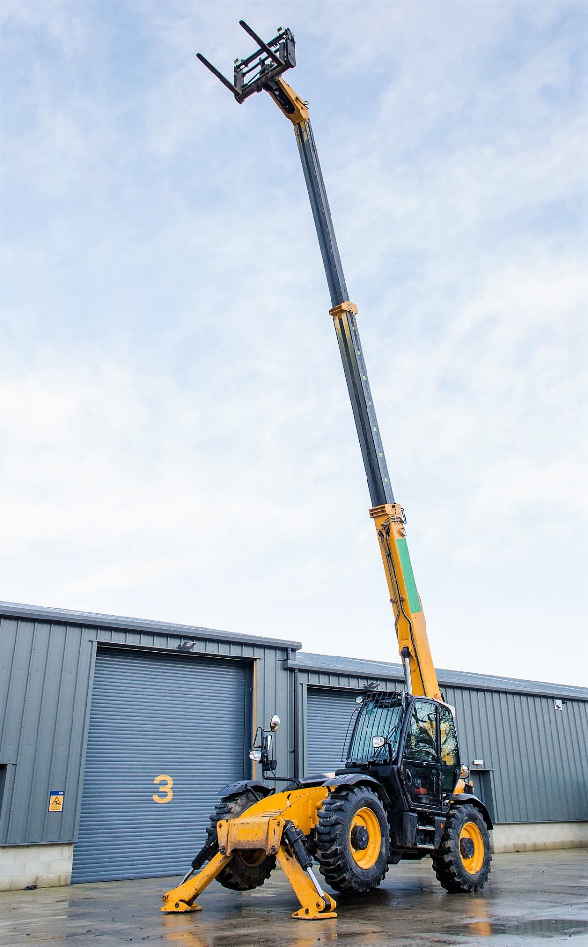 JCB 535-140 Hi-Viz 14 metre telescopic handler Year: 2014  S/N: 2339650 Recorded Hours: 4182 A633927 - Image 9 of 24