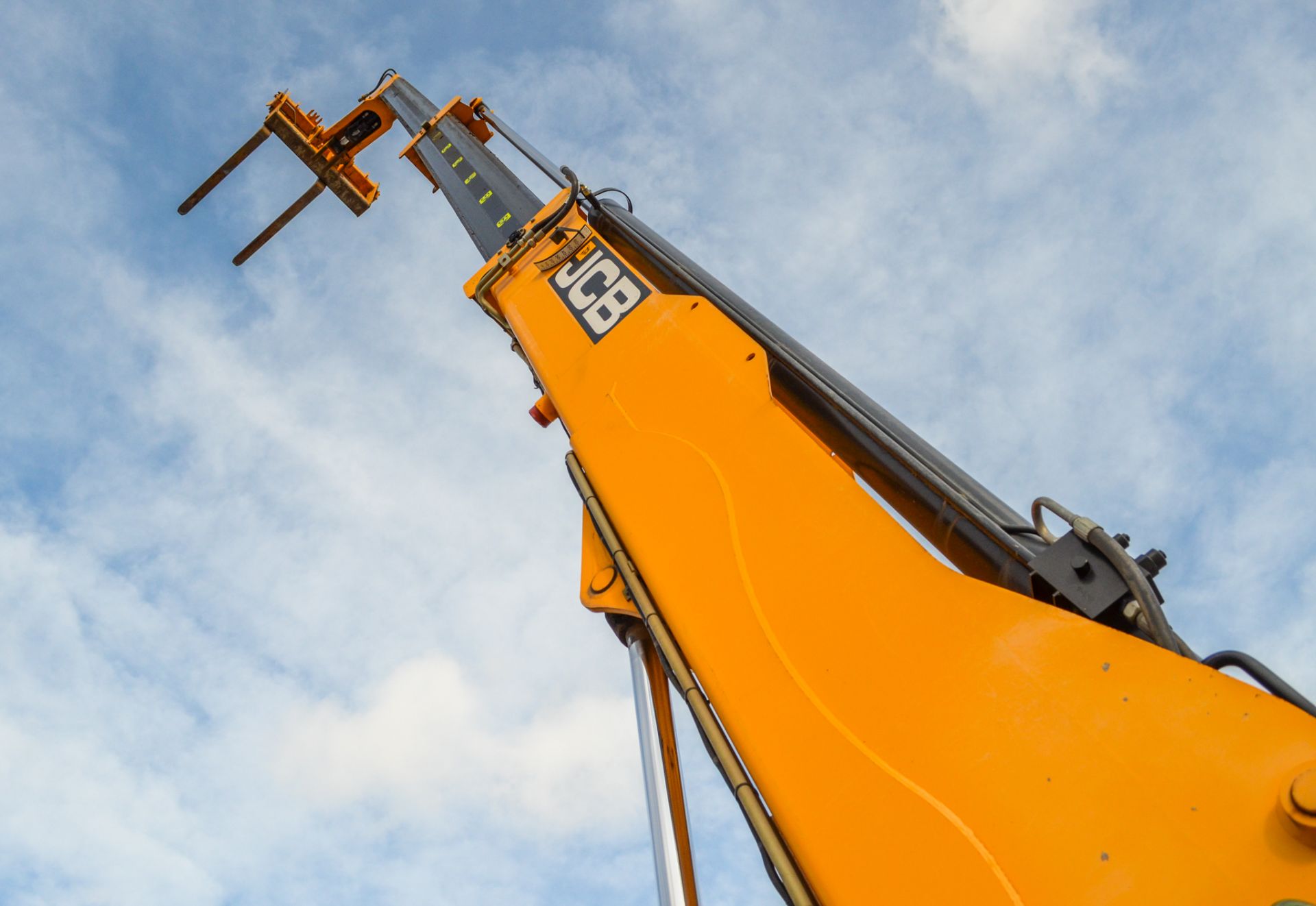 JCB 535-125 Hi-Viz 12.5 metre telescopic handler Year: 2012 S/N: 2144607 Recorded hours: 4410 1914 - Image 13 of 24