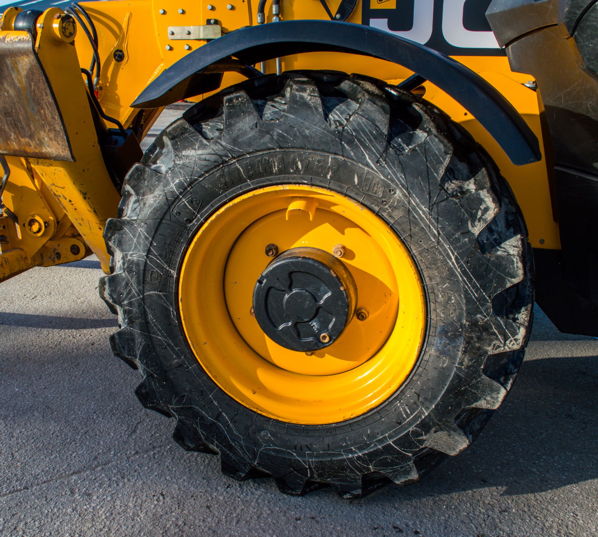 JCB 535-125 Hi-Viz 12.5 metre telescopic handler Year: 2018 S/N: 29594 Recorded Hours: 4471 MT68XKU - Image 9 of 22