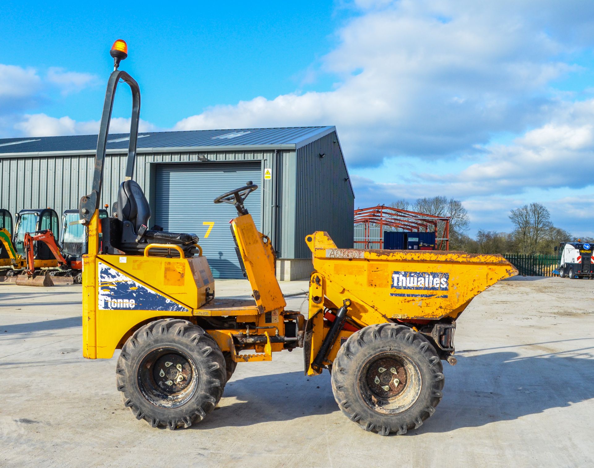 Thwaites 1 tonne high tip dumper S/N: Recorded hours: 1464 A602301 - Image 8 of 18