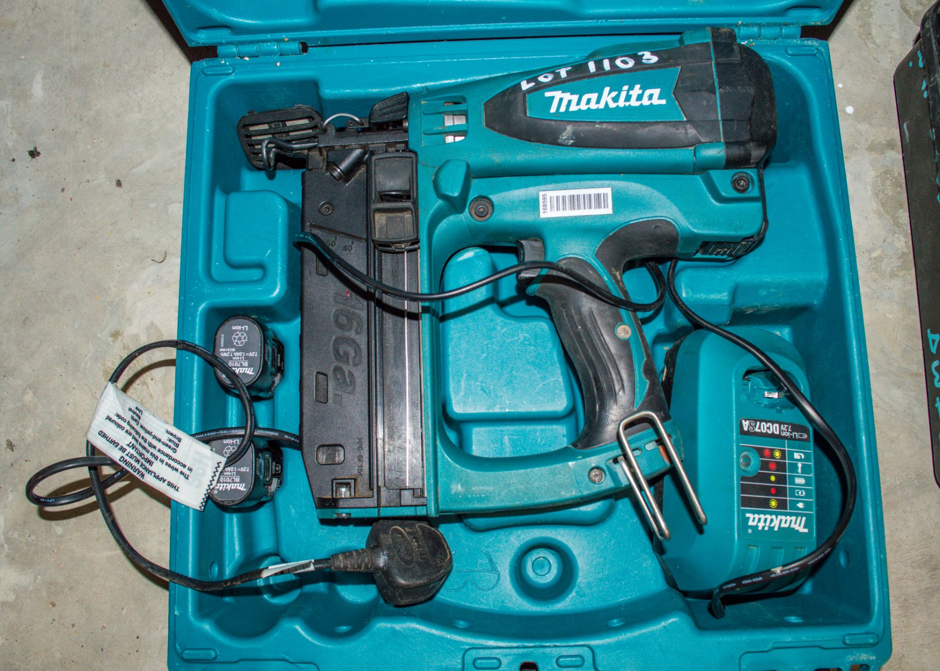 Makita staple gun c/w 2 batteries, charger and carry case MAK0217