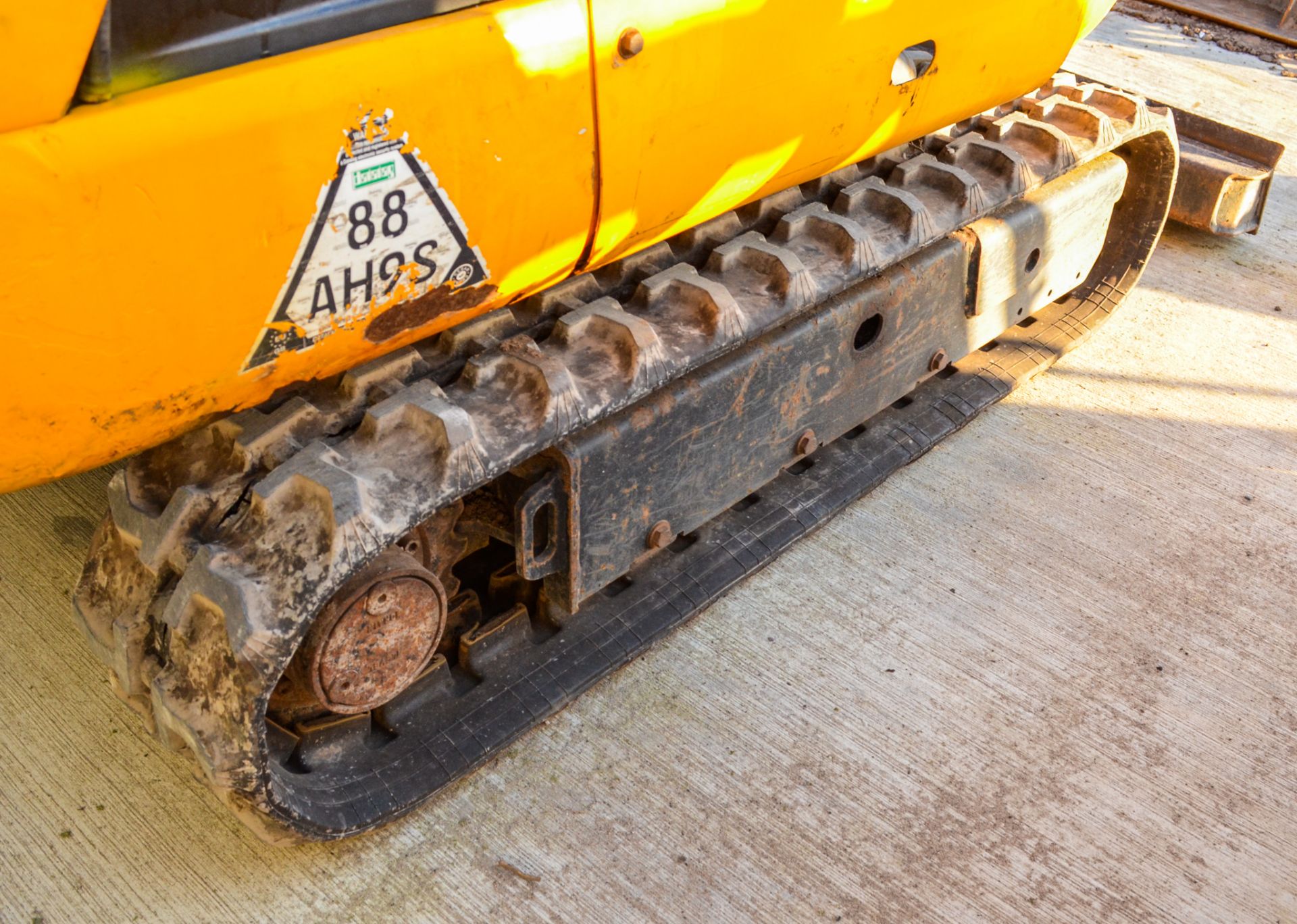 JCB 801.6 1.5 tonne rubber tracked mini excavator Year: 2013 S/N: 2071385 Recorded hours: 1851 - Image 9 of 16