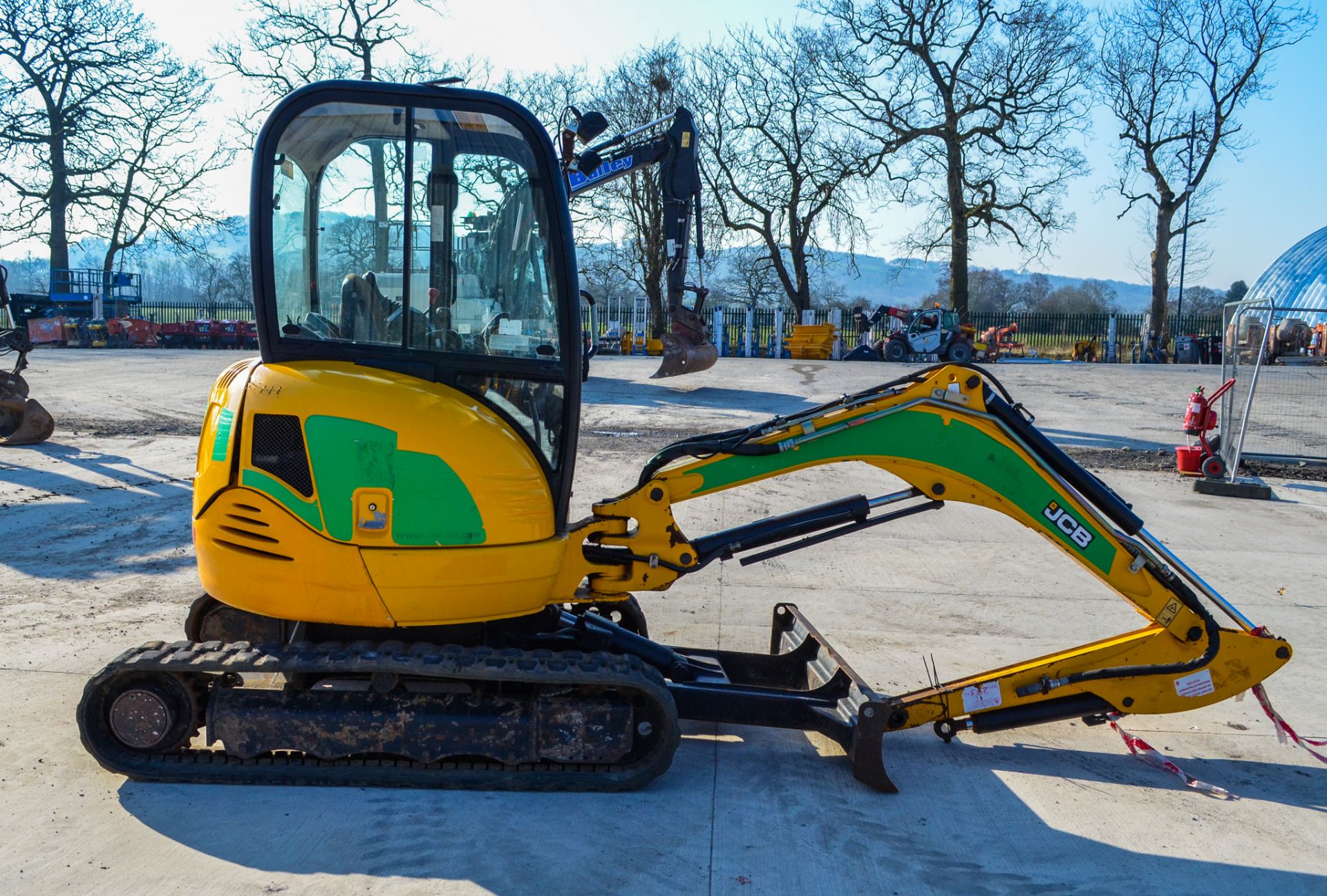 JCB 803 3 tonne rubber tracked mini excavator Year: 2014 S/N: 2117004 Recorded Hours: 2789 - Image 7 of 22