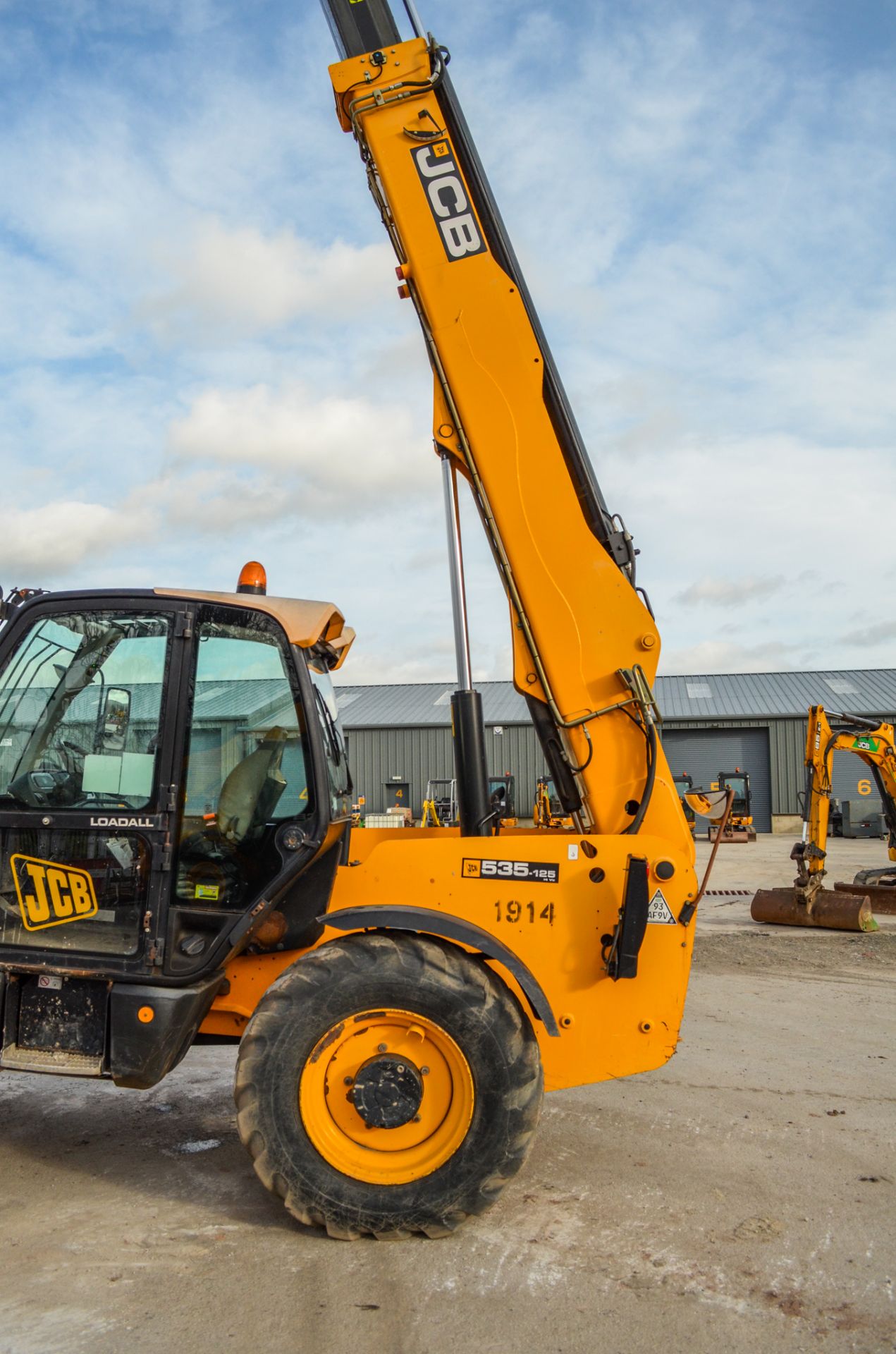 JCB 535-125 Hi-Viz 12.5 metre telescopic handler Year: 2012 S/N: 2144607 Recorded hours: 4410 1914 - Image 14 of 24