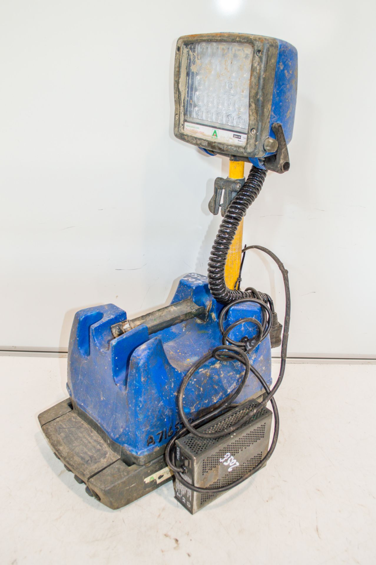 K9 LED rechargeable work light c/w charger A716570
