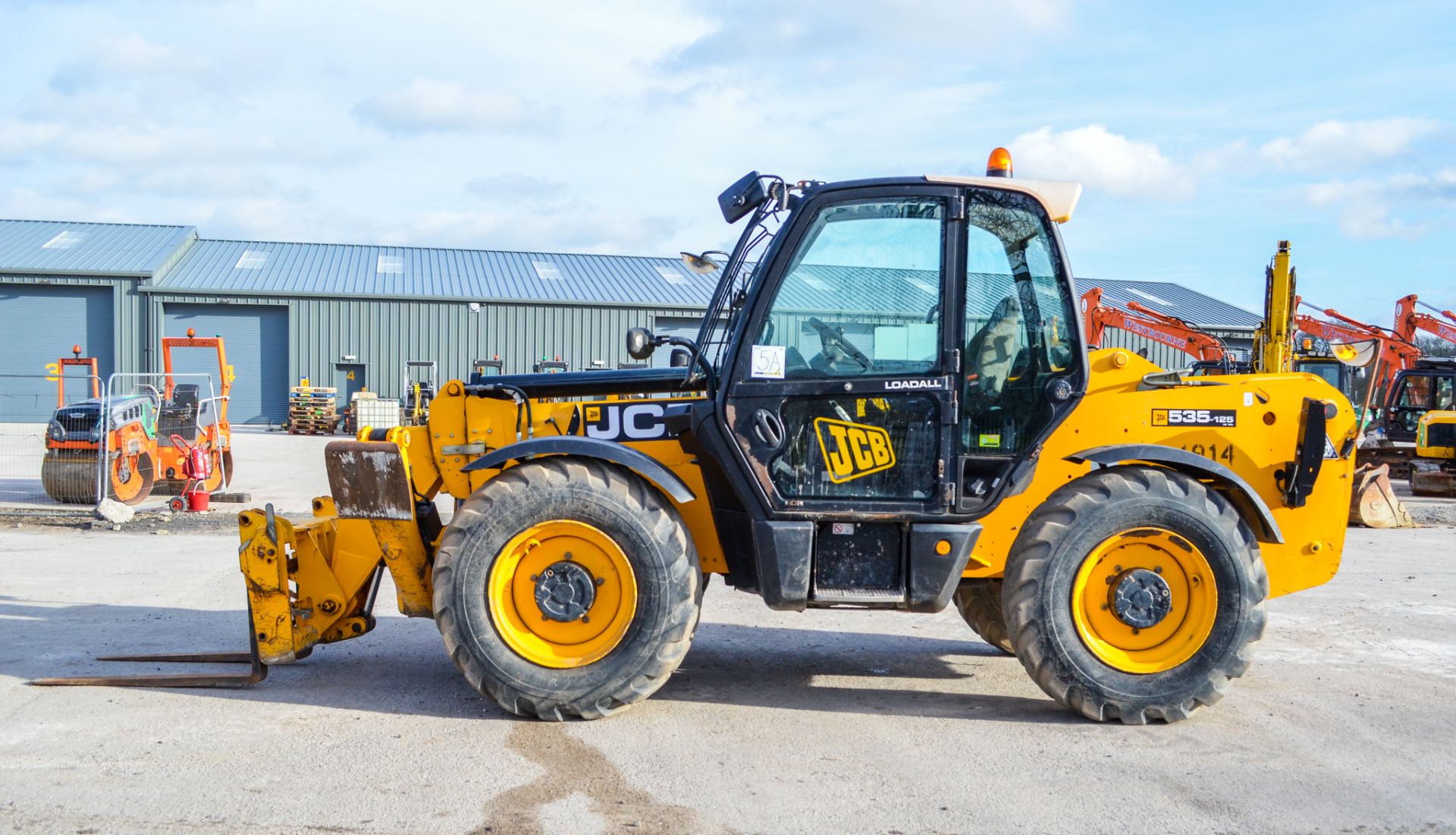 JCB 535-125 Hi-Viz 12.5 metre telescopic handler Year: 2012 S/N: 2144607 Recorded hours: 4410 1914 - Image 8 of 24