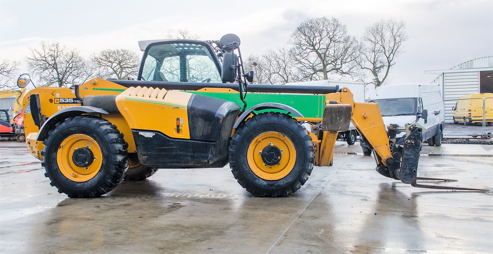 JCB 535-140 Hi-Viz 14 metre telescopic handler Year: 2014  S/N: 2339650 Recorded Hours: 4182 A633927 - Image 8 of 24