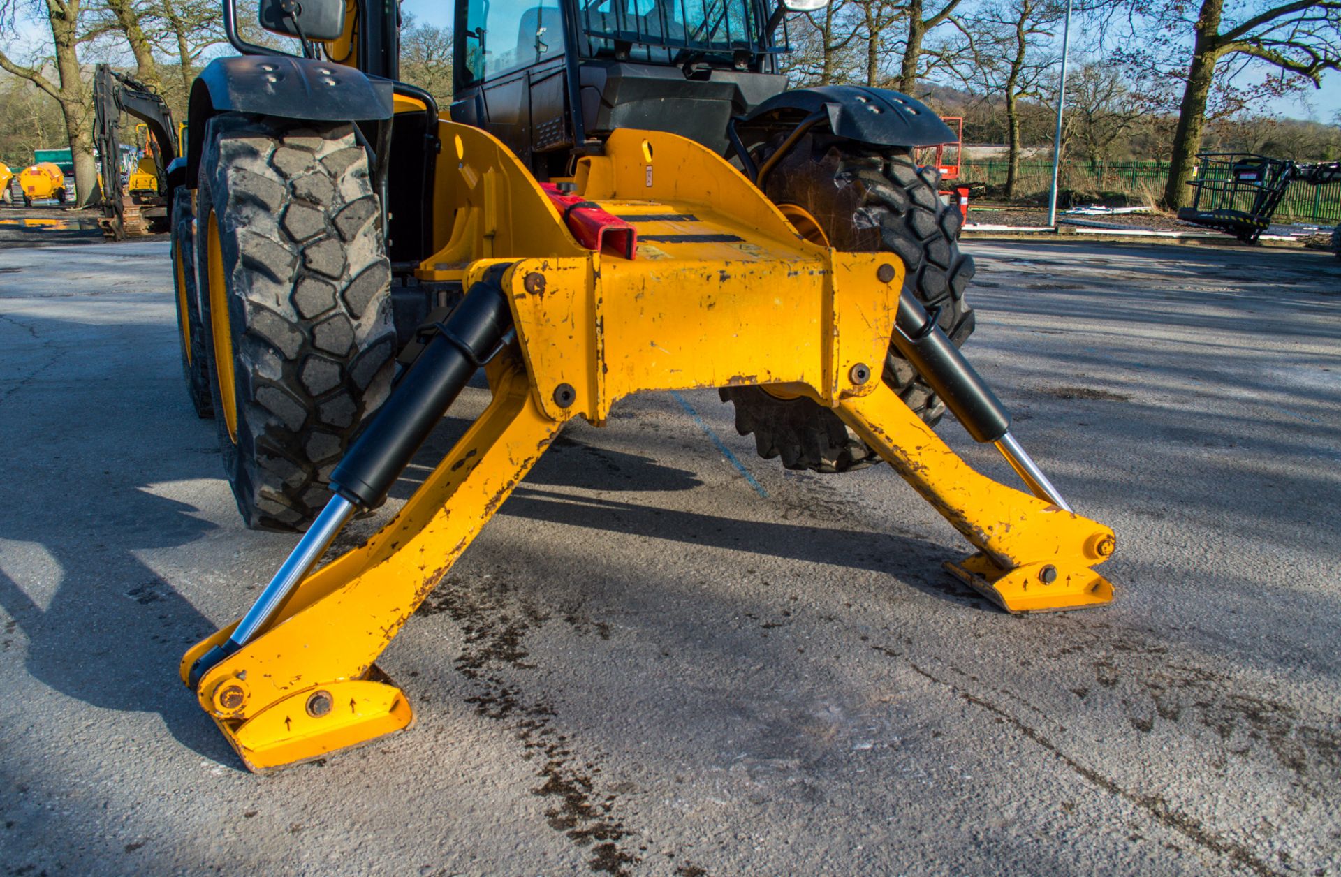 JCB 535-125 Hi-Viz 12.5 metre telescopic handler Year: 2018 S/N: 29591 Recorded Hours: 4651 - Image 14 of 23