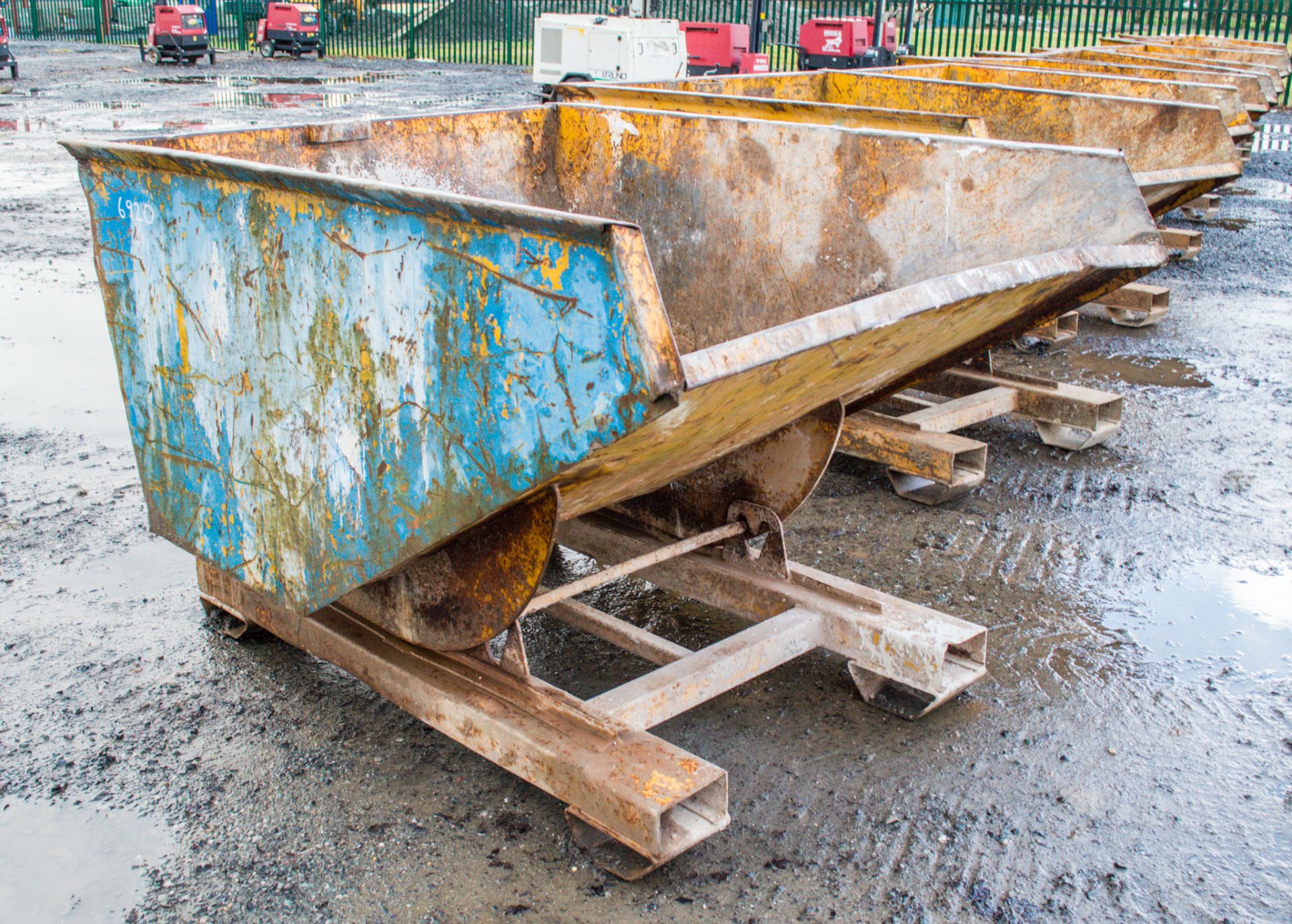 Steel fork lift tipping skip 6920