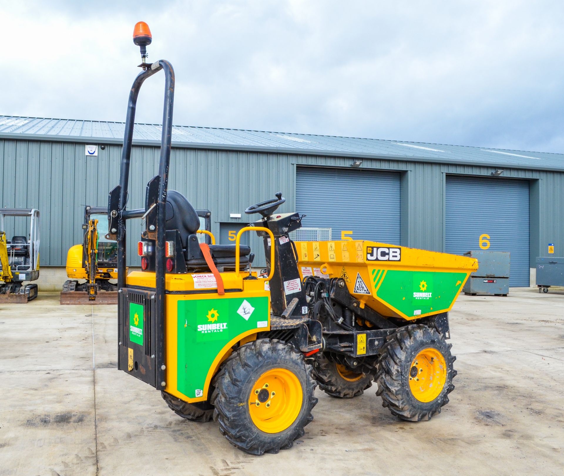 JCB 1THT 1 tonne high tip dumper Year: 2016 S/N: 3328 Recorded hours: 169 A727424 - Image 3 of 19