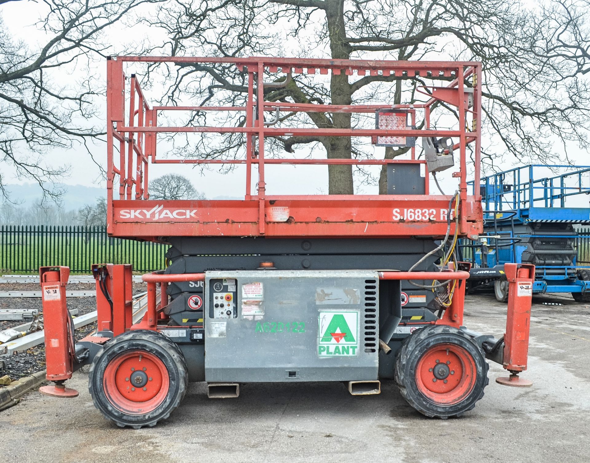 Skyjack SJ6832 diesel driven 4WD scissor lift Year: 2013 S/N: 37003793 Recorded hours: 1835 A620122 - Image 5 of 9