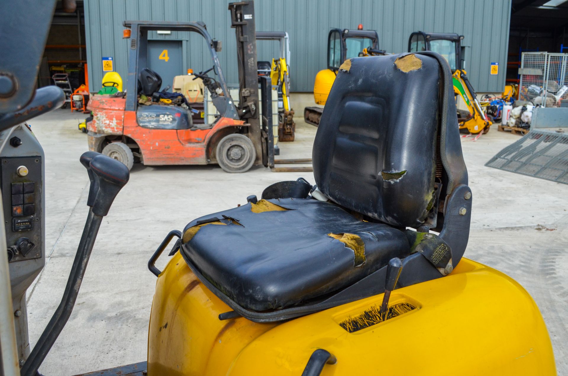 Lifton TD15 rubber tracked dumper Year: 2005  S/N: AA0248N   P3072 Recorded Hours: 1609 - Image 15 of 17