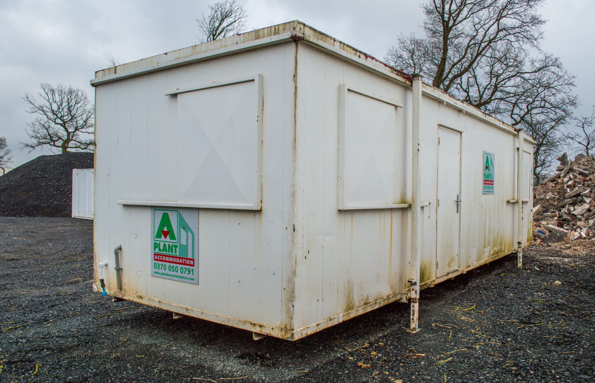32' by 10' jack leg anti vandal steel canteen/office unit  comprising canteen/kitchen area and - Image 4 of 11