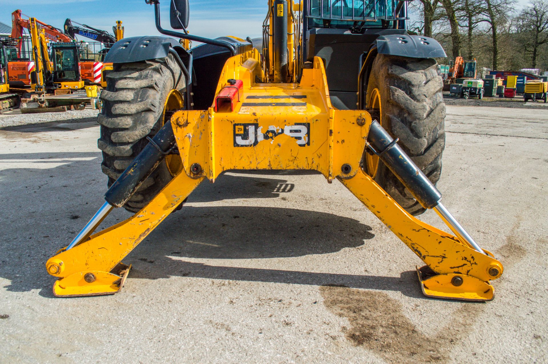 JCB 540 - 140 Hi-Viz 14 metre telescopic handler  Year: 2018 S/N: 2573100 Recorded Hours: 2860 C/w - Image 11 of 25